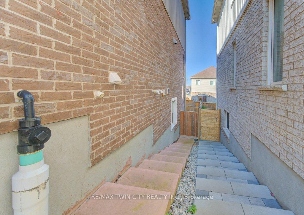 Photo 44 of 361 Beechdrops Drive, Waterloo, Vista Hills — HOMEH