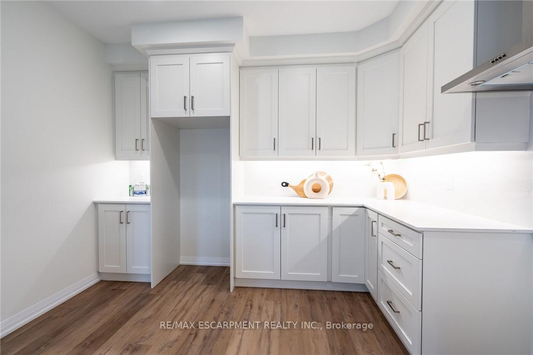 Photo 35 of 239 Lormont Boulevard, Hamilton, Stoney Creek — HOMEH