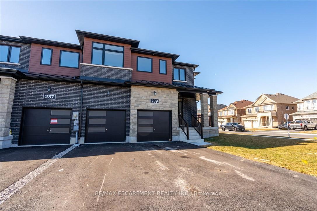 Photo 3 of 239 Lormont Boulevard, Hamilton, Stoney Creek — HOMEH