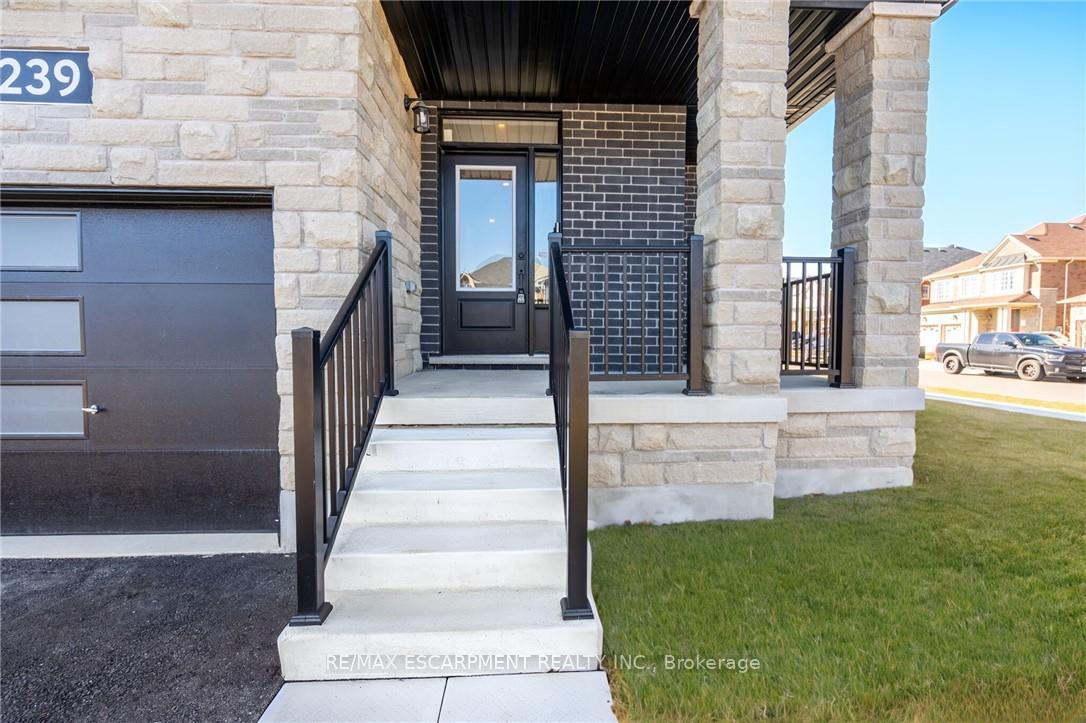 Photo 4 of 239 Lormont Boulevard, Hamilton, Stoney Creek — HOMEH
