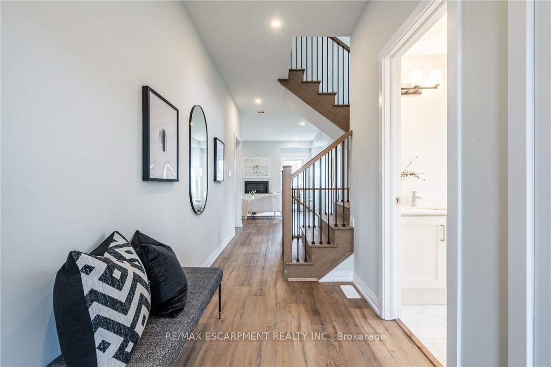Photo 6 of 239 Lormont Boulevard, Hamilton, Stoney Creek — HOMEH