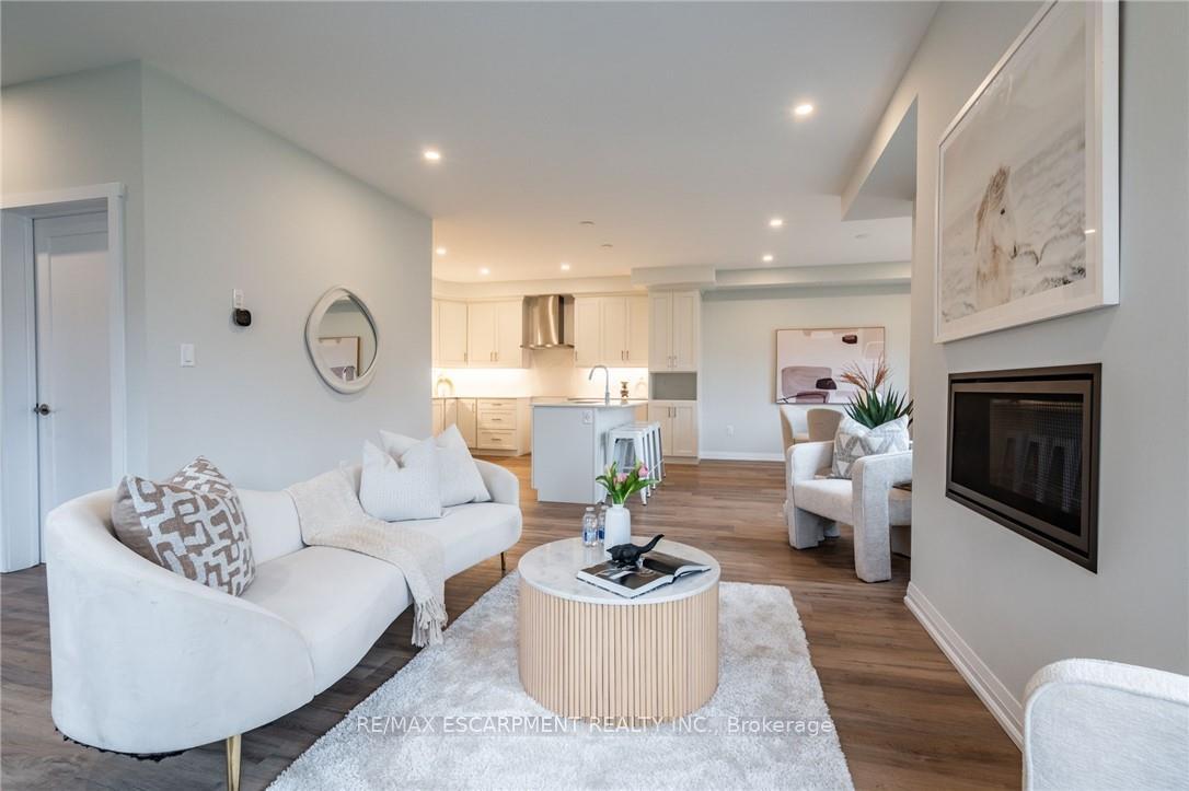 Photo 13 of 239 Lormont Boulevard, Hamilton, Stoney Creek — HOMEH