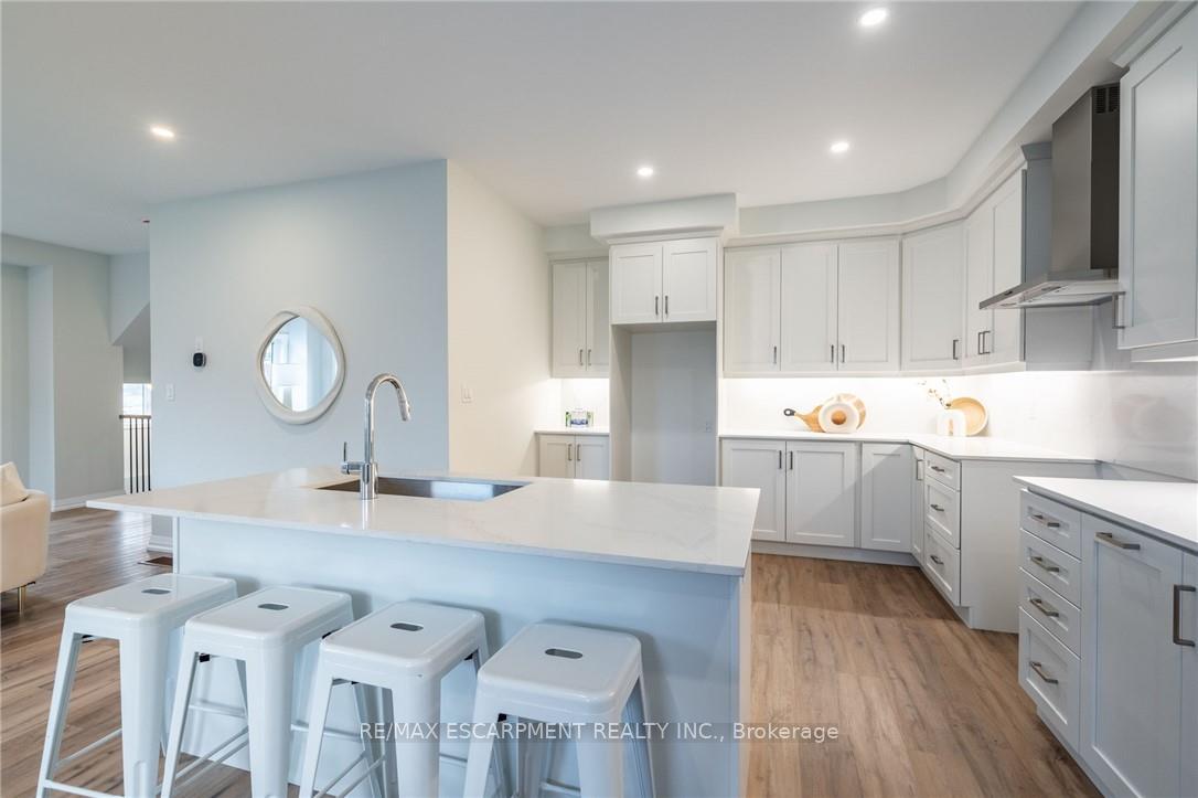 Photo 15 of 239 Lormont Boulevard, Hamilton, Stoney Creek — HOMEH