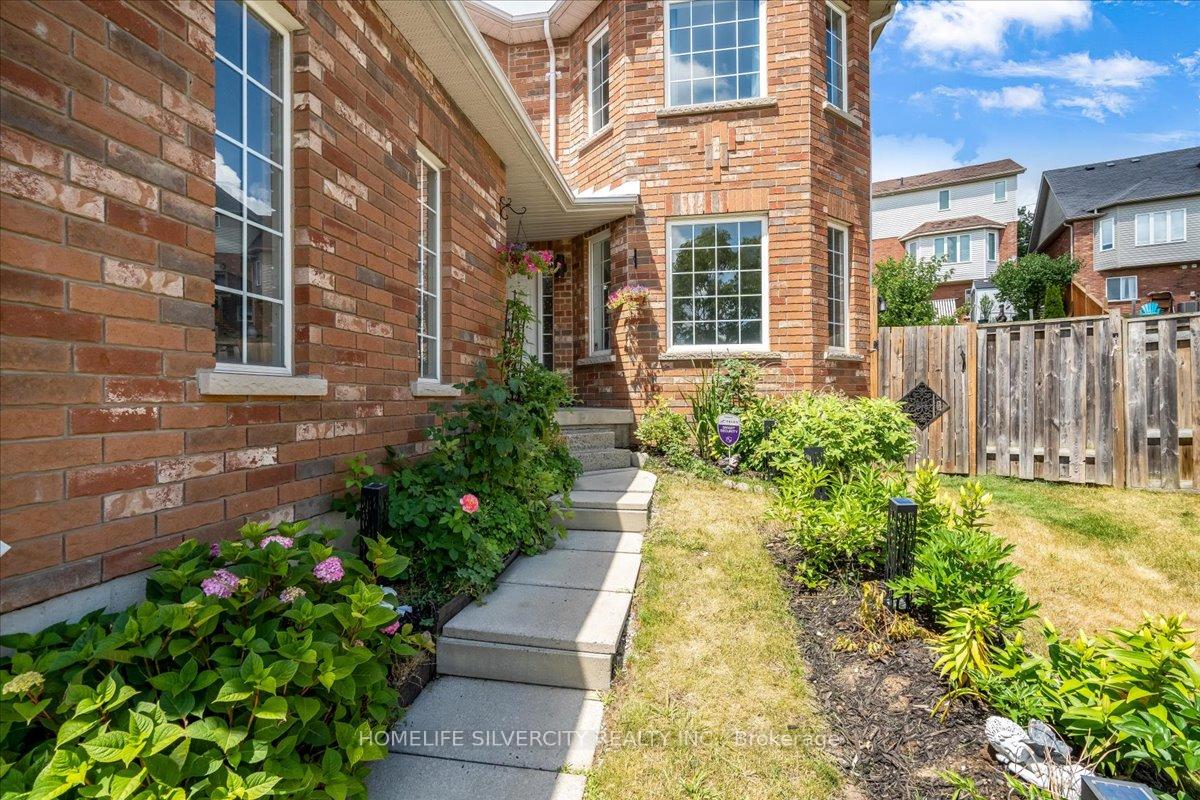 Photo 5 of 40 Bird Street, Barrie, Edgehill Drive — HOMEH