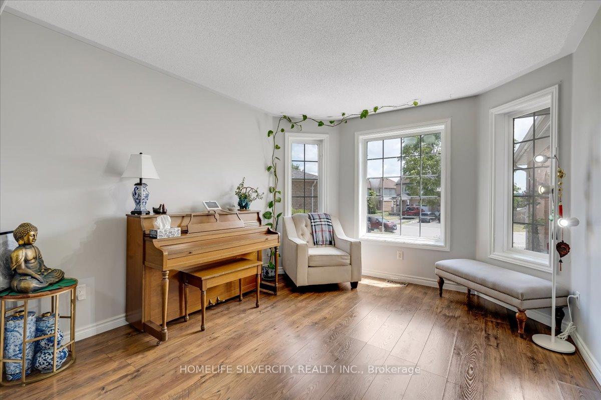Photo 10 of 40 Bird Street, Barrie, Edgehill Drive — HOMEH