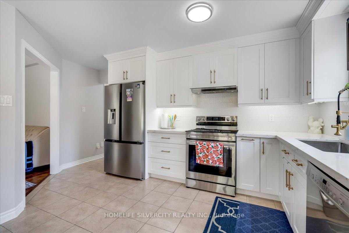 Photo 14 of 40 Bird Street, Barrie, Edgehill Drive — HOMEH