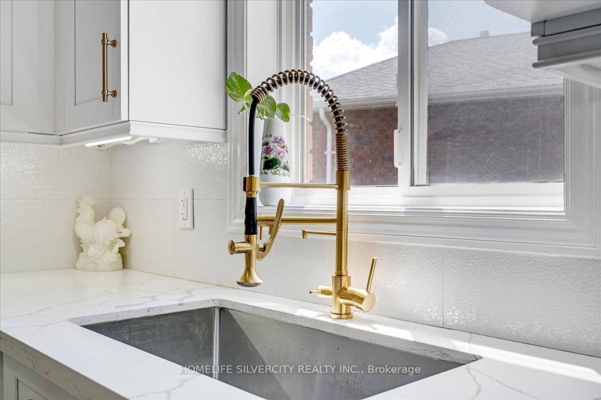 Photo 15 of 40 Bird Street, Barrie, Edgehill Drive — HOMEH