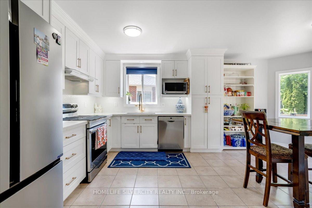 Photo 17 of 40 Bird Street, Barrie, Edgehill Drive — HOMEH