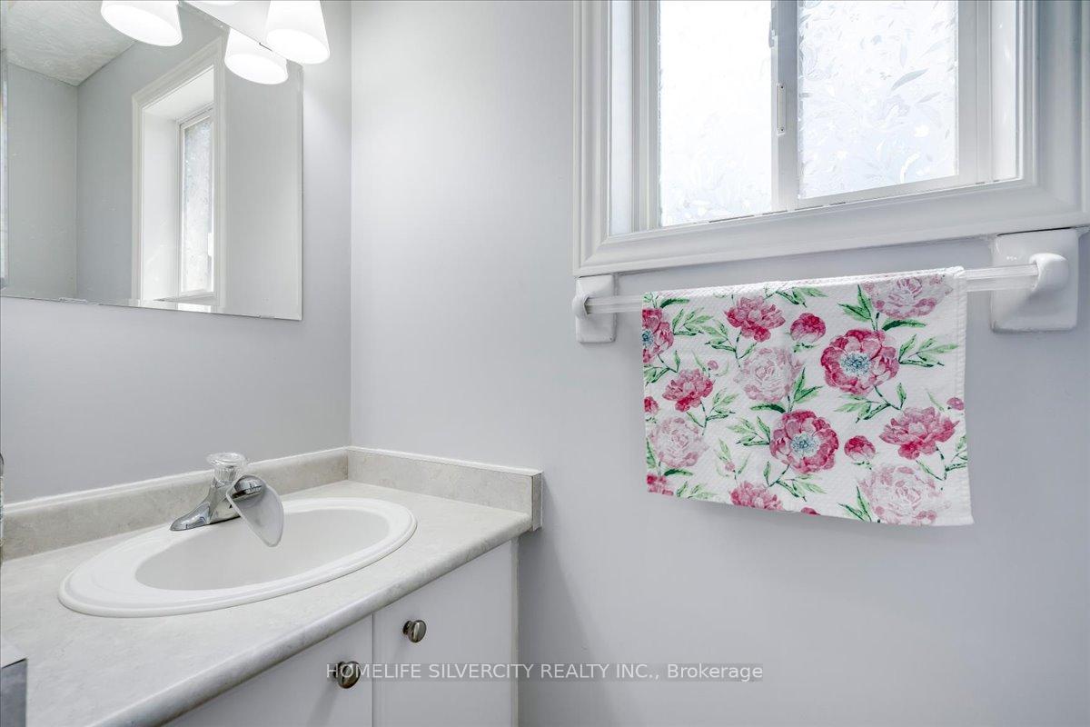 Photo 25 of 40 Bird Street, Barrie, Edgehill Drive — HOMEH