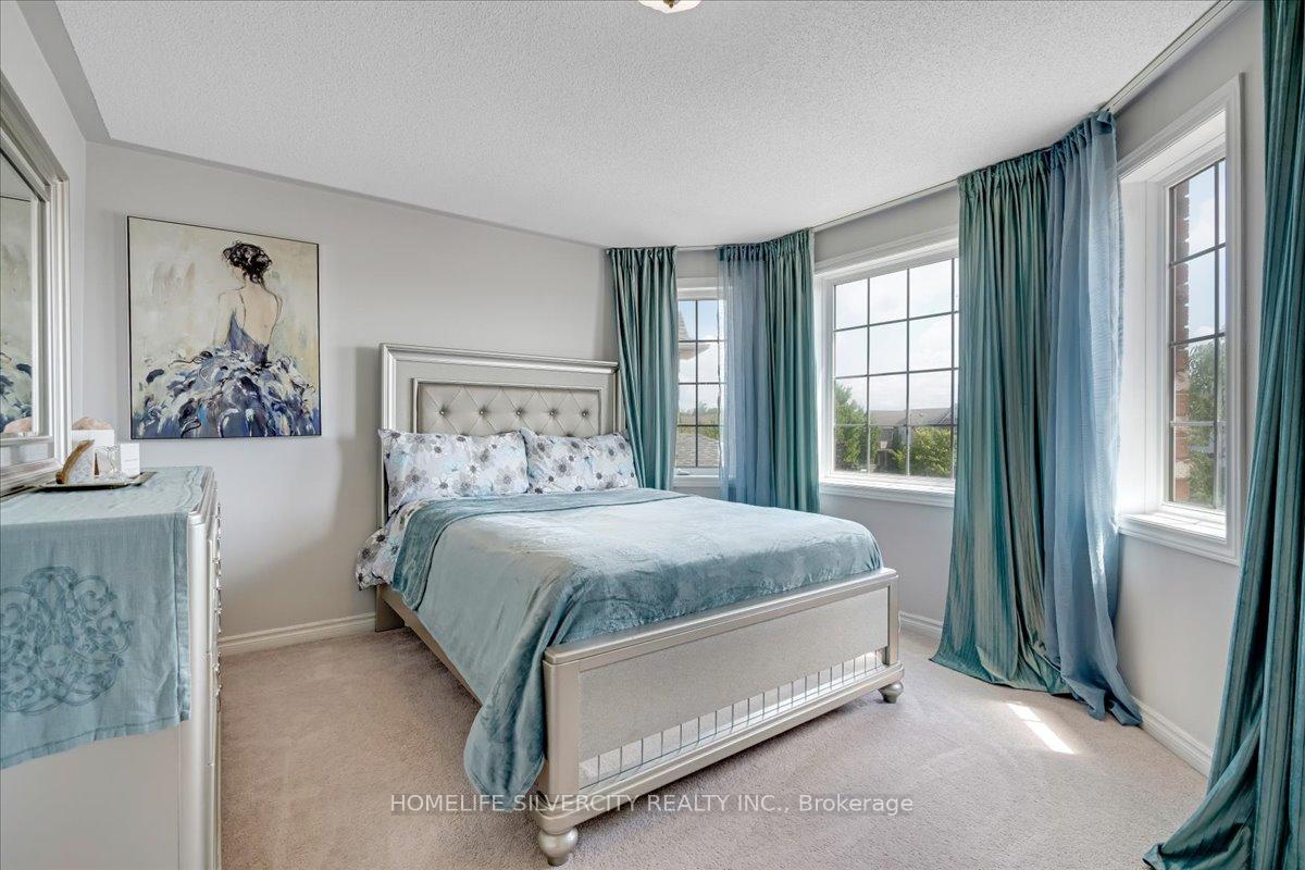 Photo 29 of 40 Bird Street, Barrie, Edgehill Drive — HOMEH