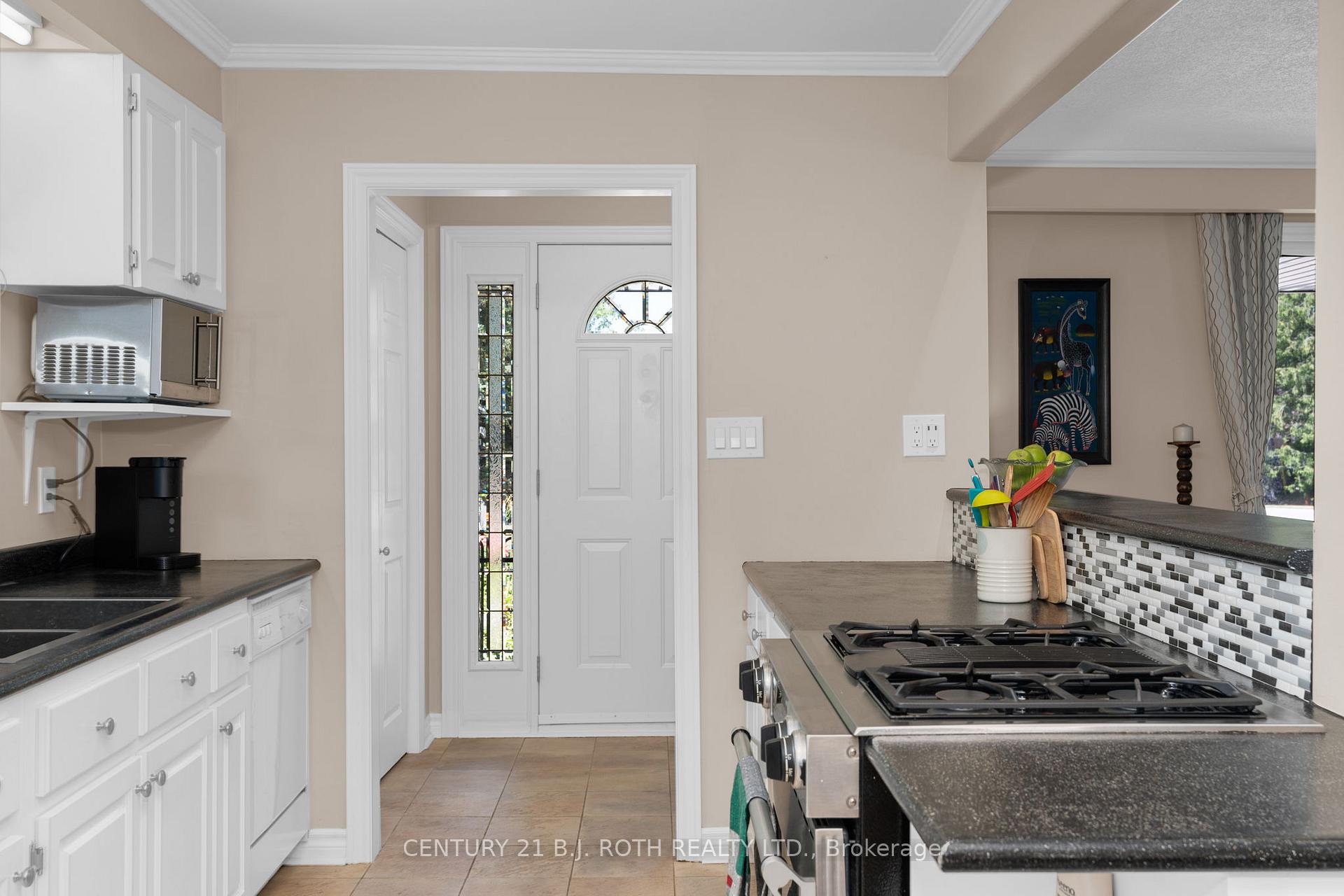 Photo 3 of 2123 Mildred Avenue, Innisfil, Alcona — HOMEH