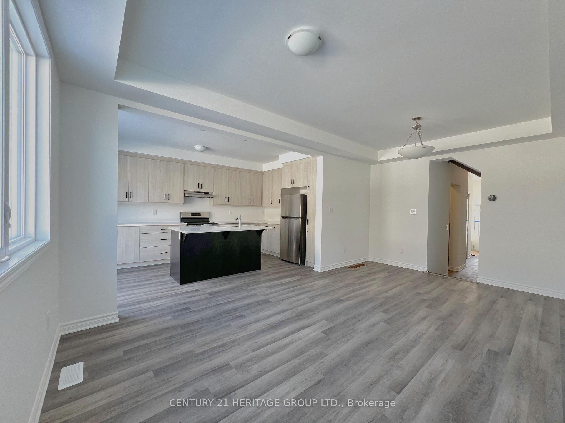 Photo 4 of 125 Ennerdale Street, Barrie, Rural Barrie Southwest — HOMEH