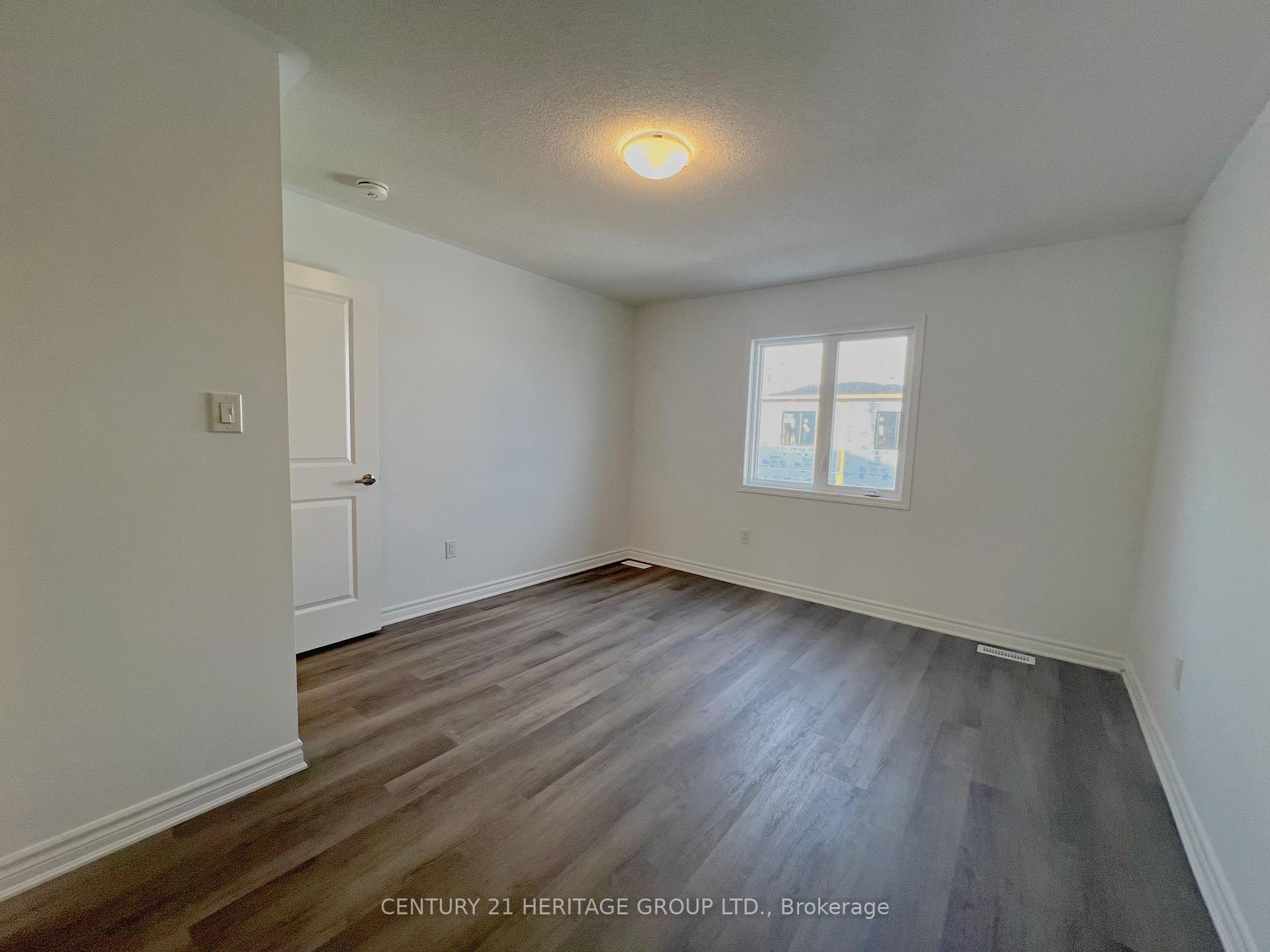 Photo 6 of 125 Ennerdale Street, Barrie, Rural Barrie Southwest — HOMEH