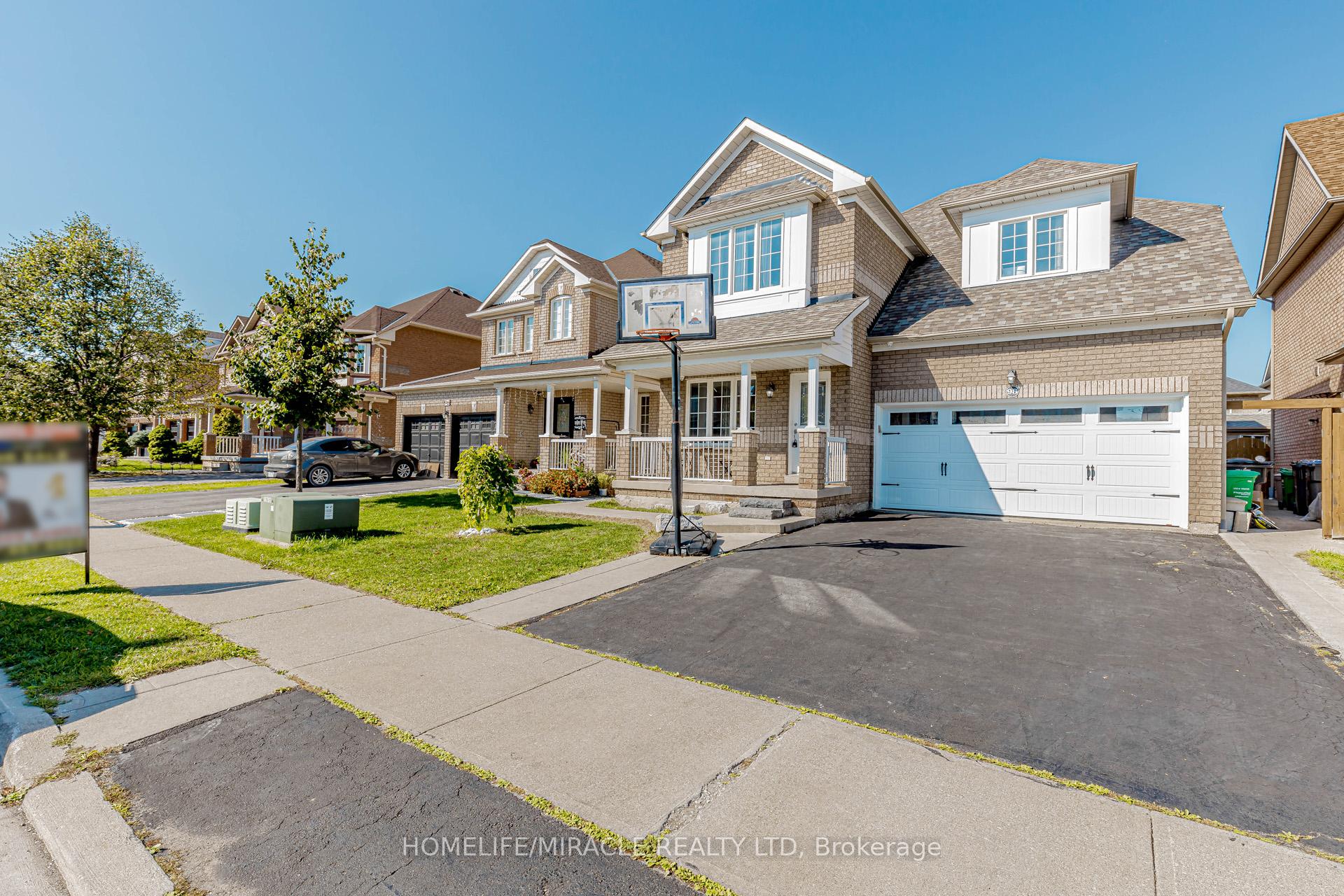 Front of 98 Masters Green Crescent