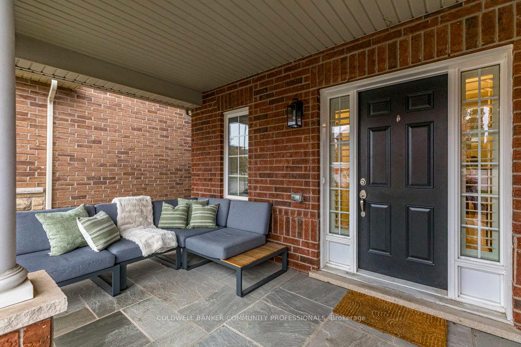 Photo 2 of 142 Painter Terrace, Hamilton, Waterdown — HOMEH