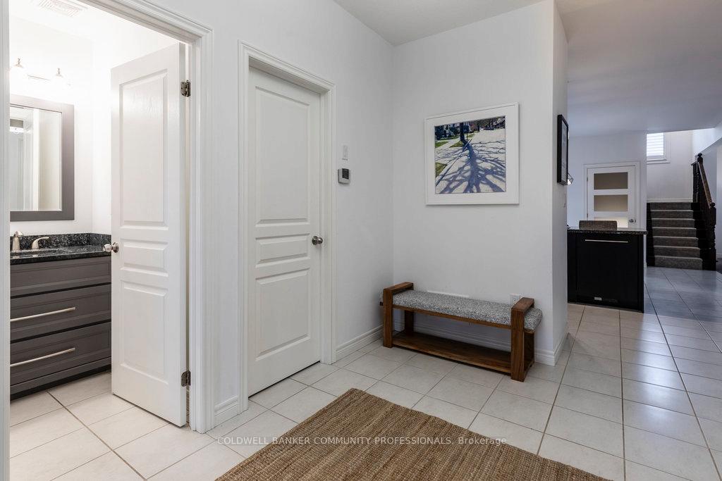 Photo 4 of 142 Painter Terrace, Hamilton, Waterdown — HOMEH