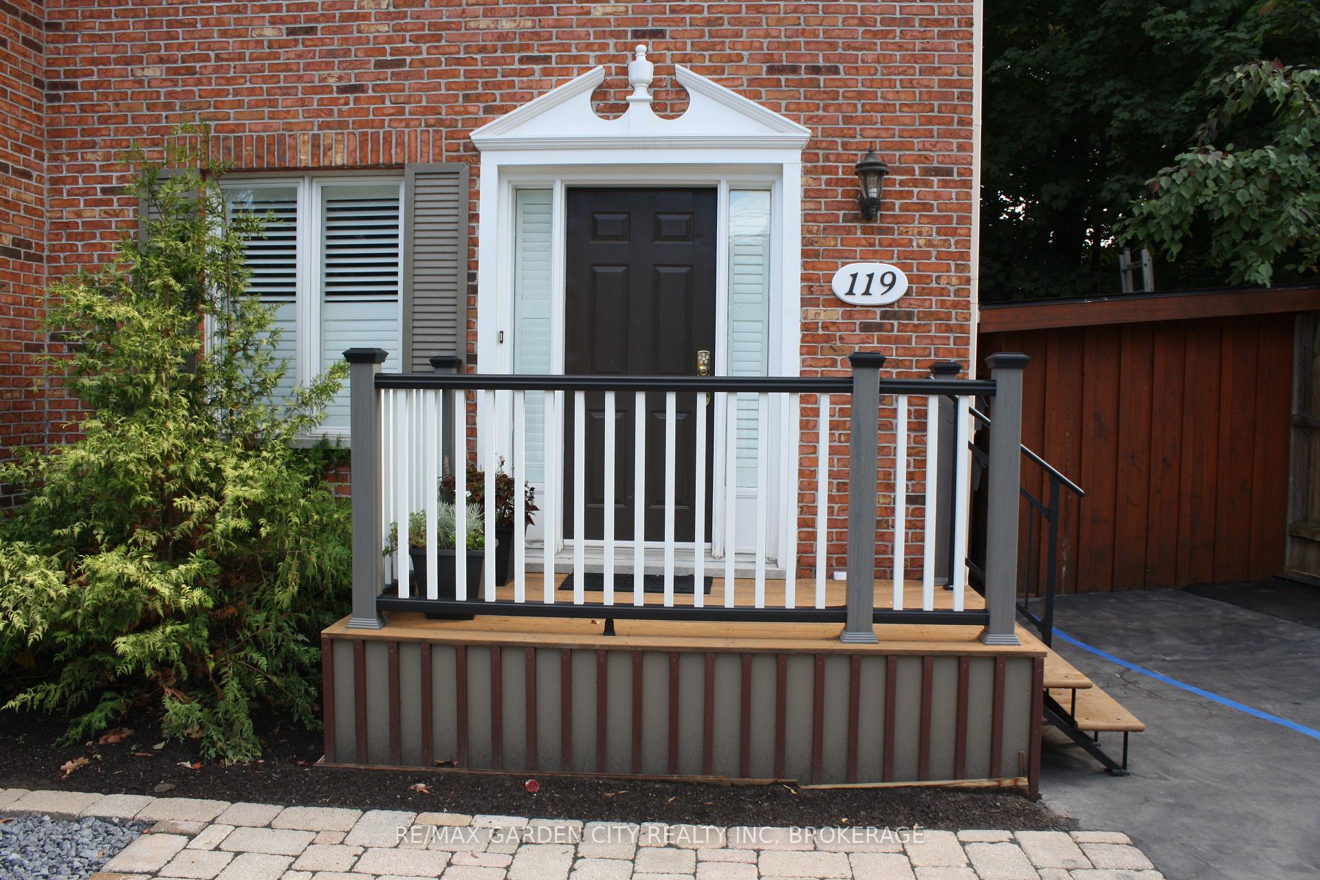 Photo 3 of 119 Main Street W, Grimsby, Grimsby West — HOMEH
