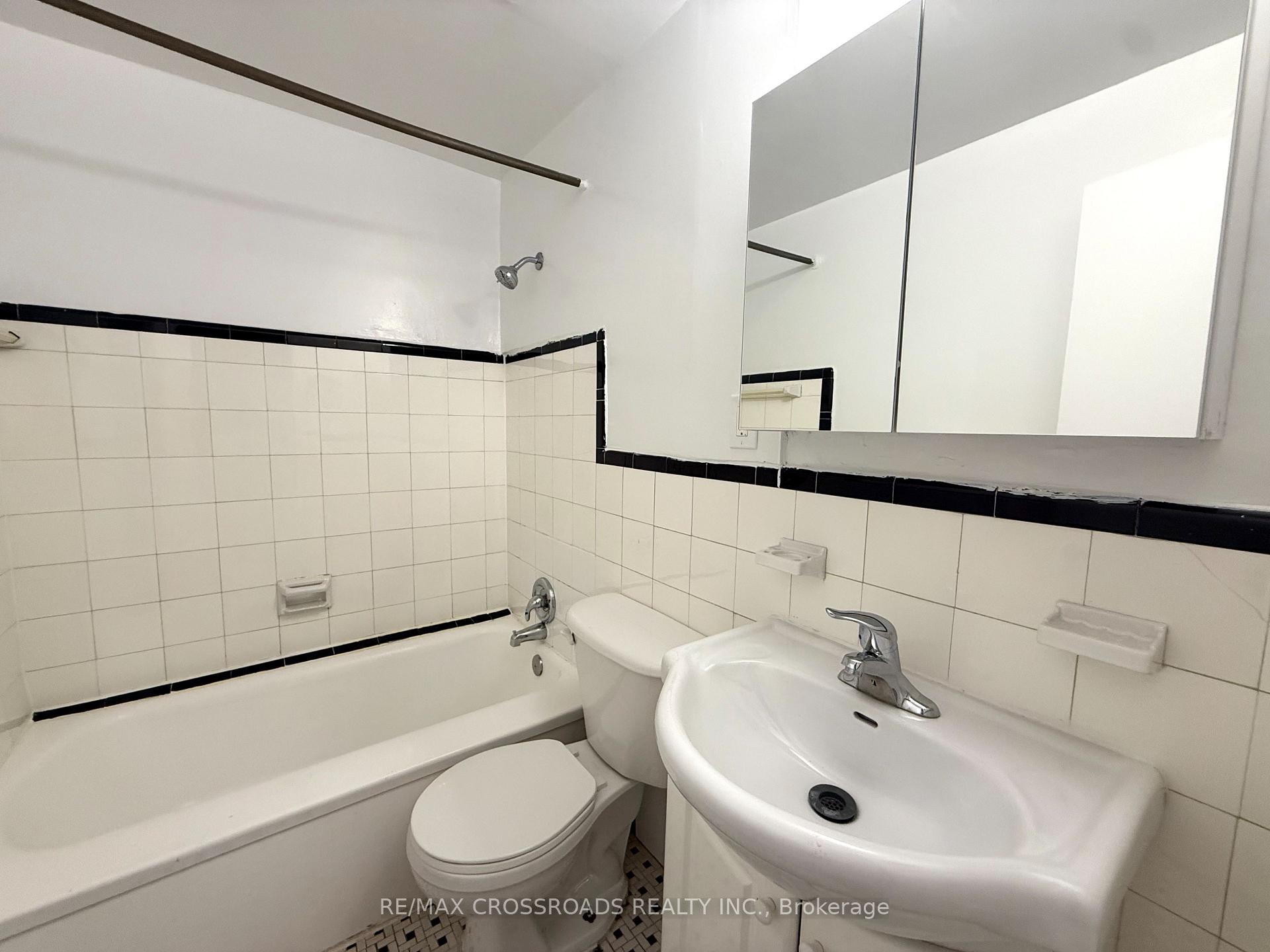 Photo 4 of Unit B7, 2770 Yonge Street, Toronto, Lawrence Park South — HOMEH