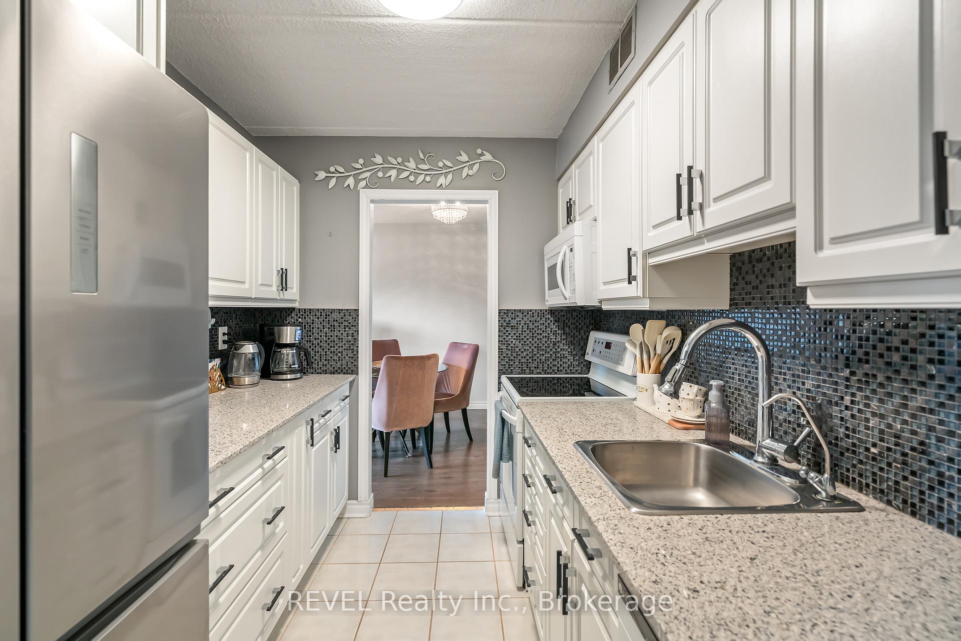 Photo 6 of Unit 421, 198 Scott Street, St. Catharines, Fairview — HOMEH