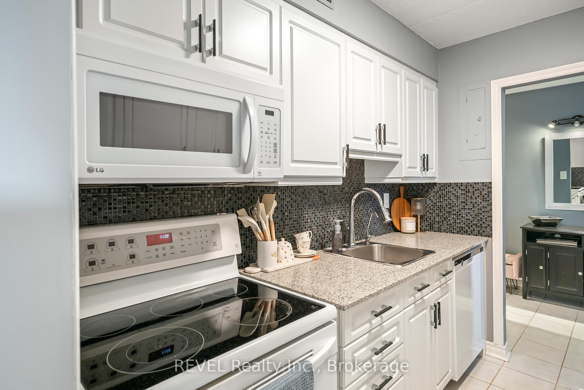 Photo 7 of Unit 421, 198 Scott Street, St. Catharines, Fairview — HOMEH