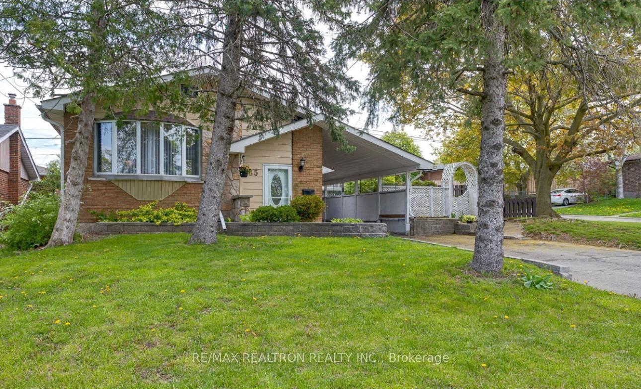 Front of 85 Thorncliffe Street
