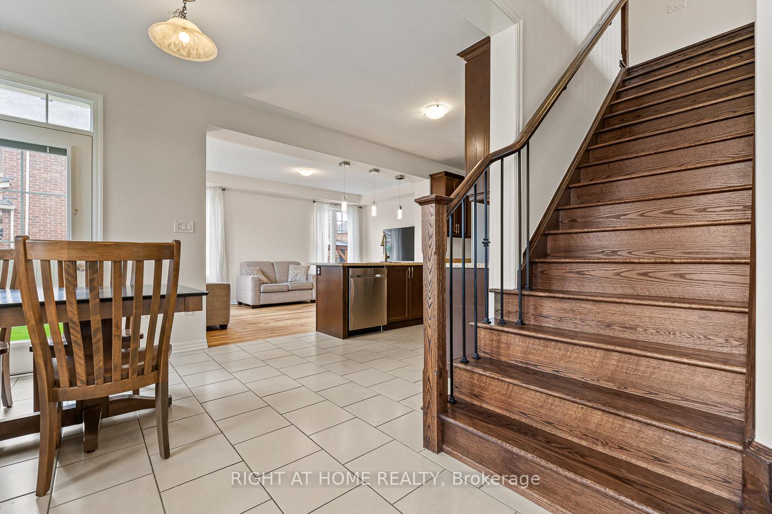 Photo 5 of 41 Stedford Crescent, Brampton, Northwest Brampton — HOMEH