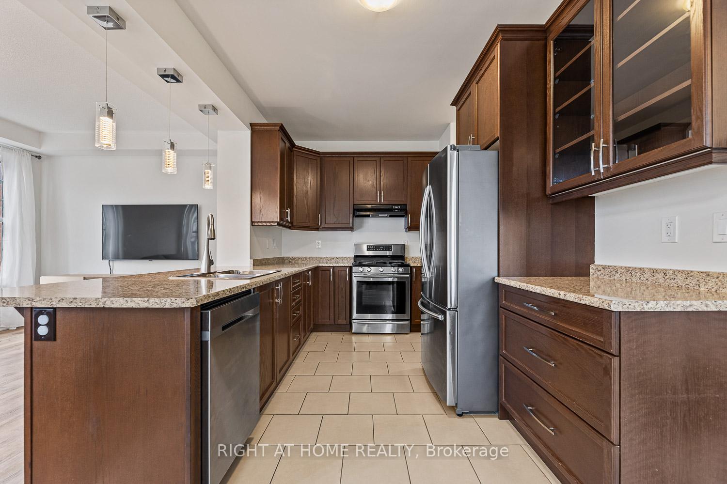Photo 9 of 41 Stedford Crescent, Brampton, Northwest Brampton — HOMEH