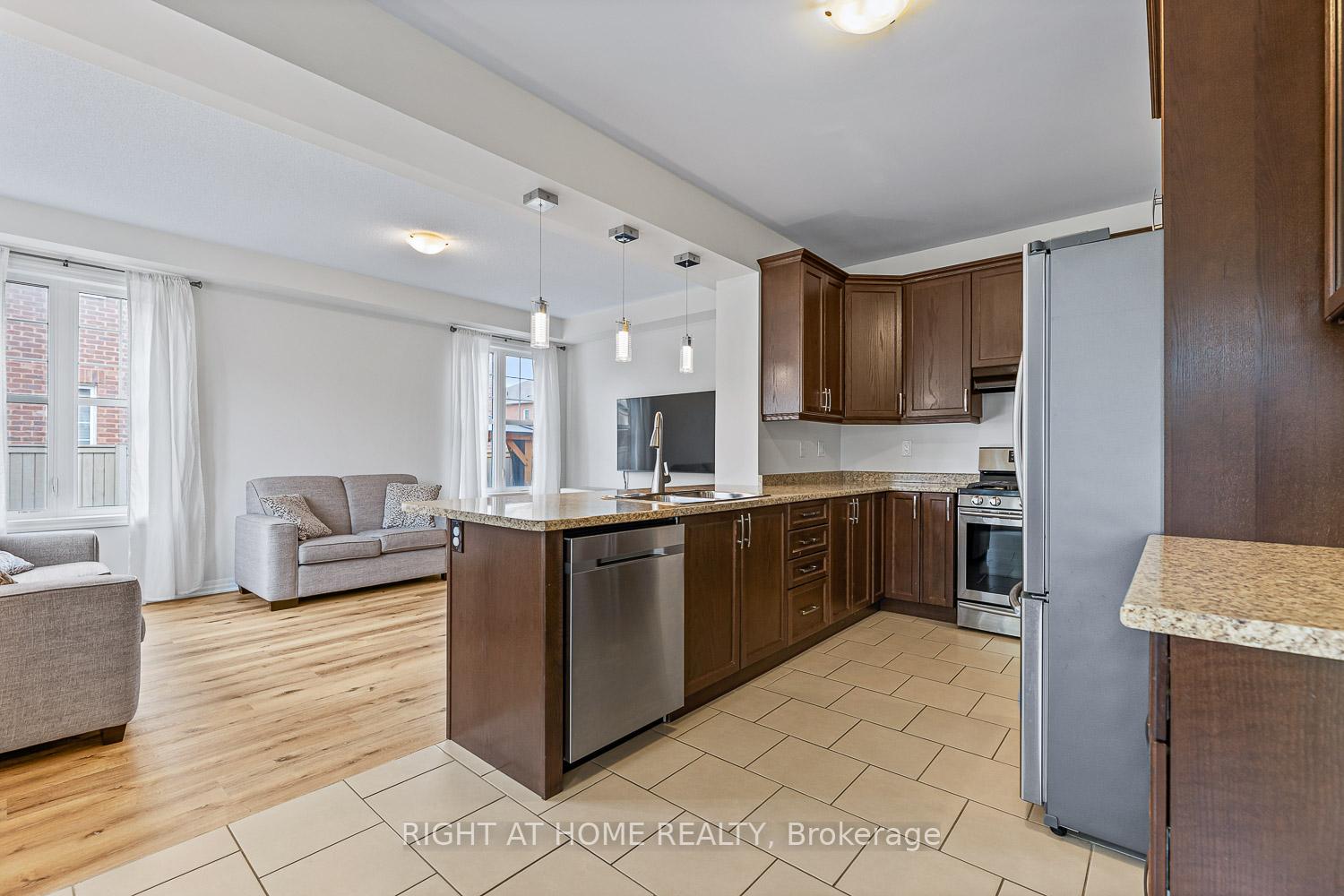 Photo 10 of 41 Stedford Crescent, Brampton, Northwest Brampton — HOMEH