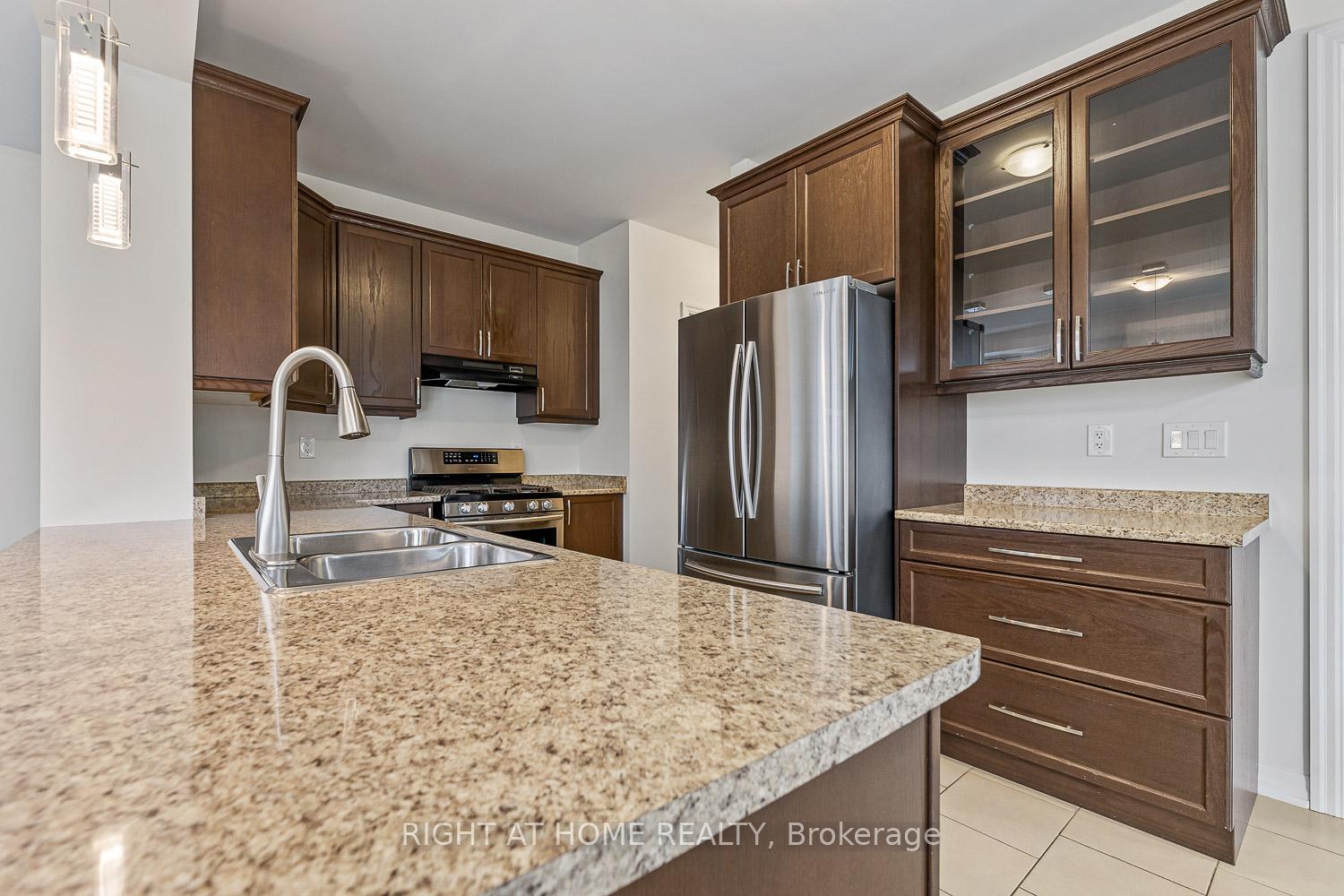 Photo 11 of 41 Stedford Crescent, Brampton, Northwest Brampton — HOMEH