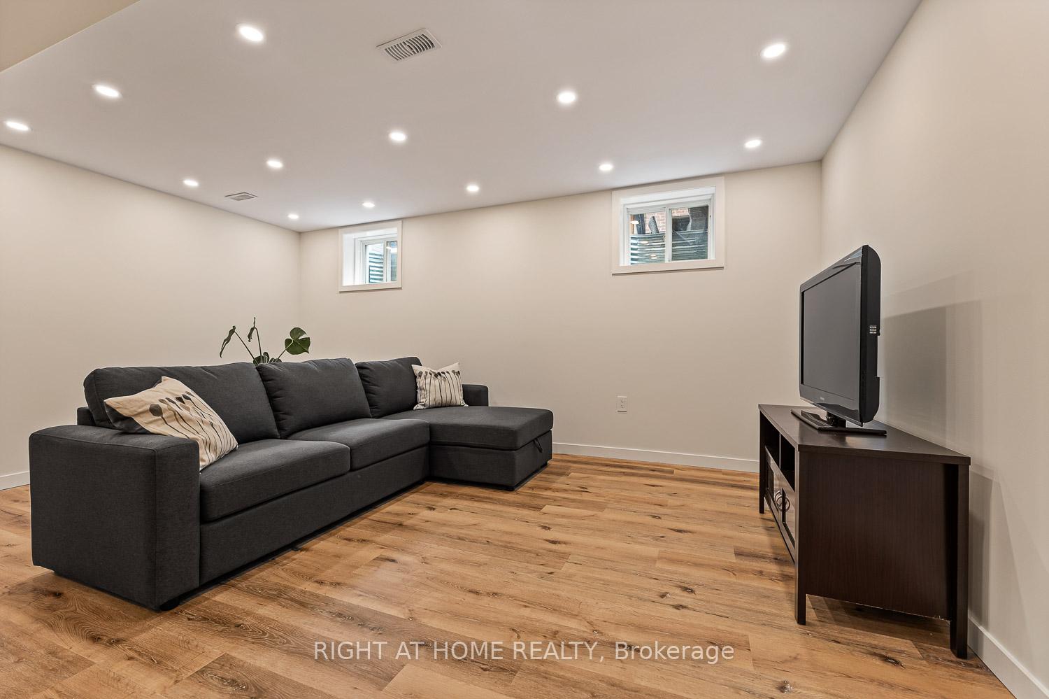 Photo 34 of 41 Stedford Crescent, Brampton, Northwest Brampton — HOMEH