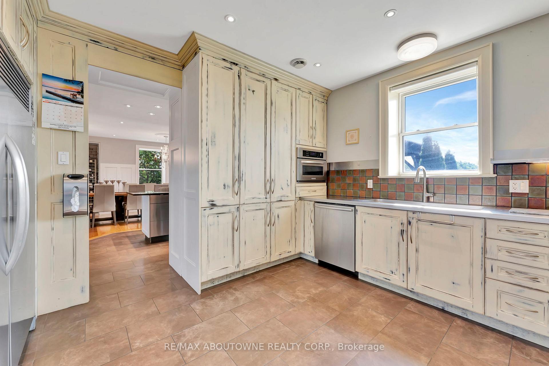 Photo 12 of 8301 Leeming Road, Hamilton, Mount Hope — HOMEH