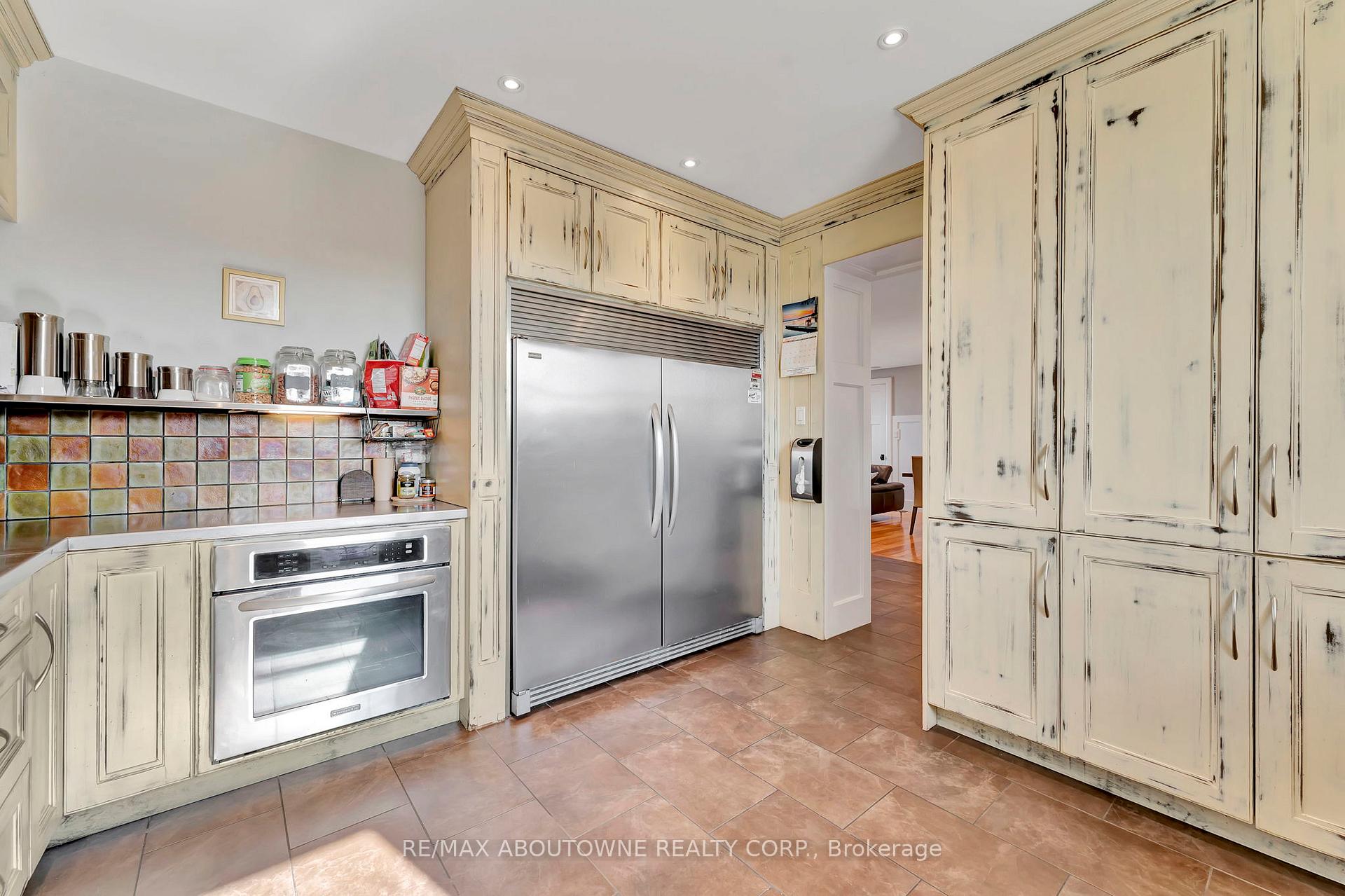 Photo 13 of 8301 Leeming Road, Hamilton, Mount Hope — HOMEH