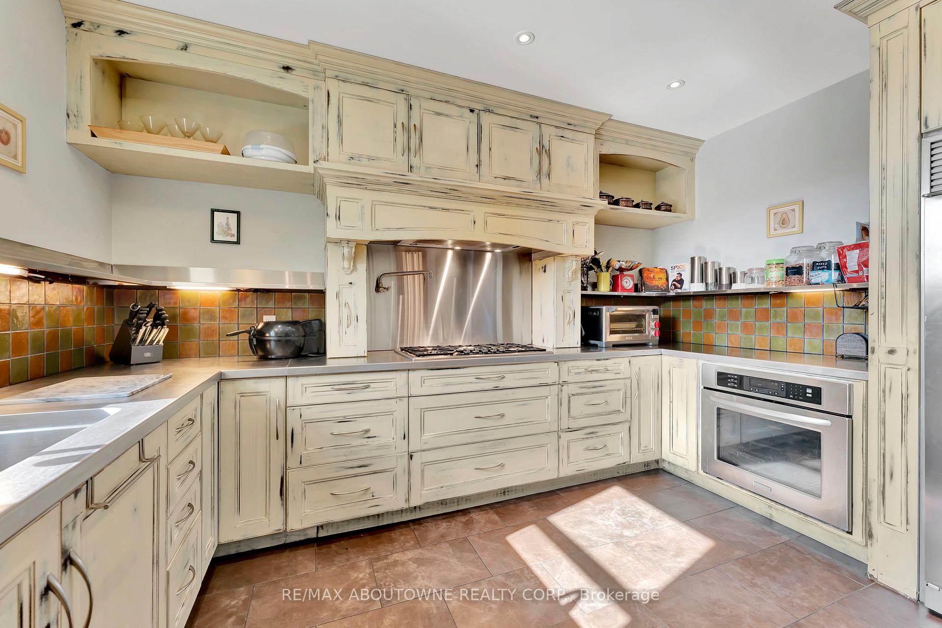 Photo 14 of 8301 Leeming Road, Hamilton, Mount Hope — HOMEH