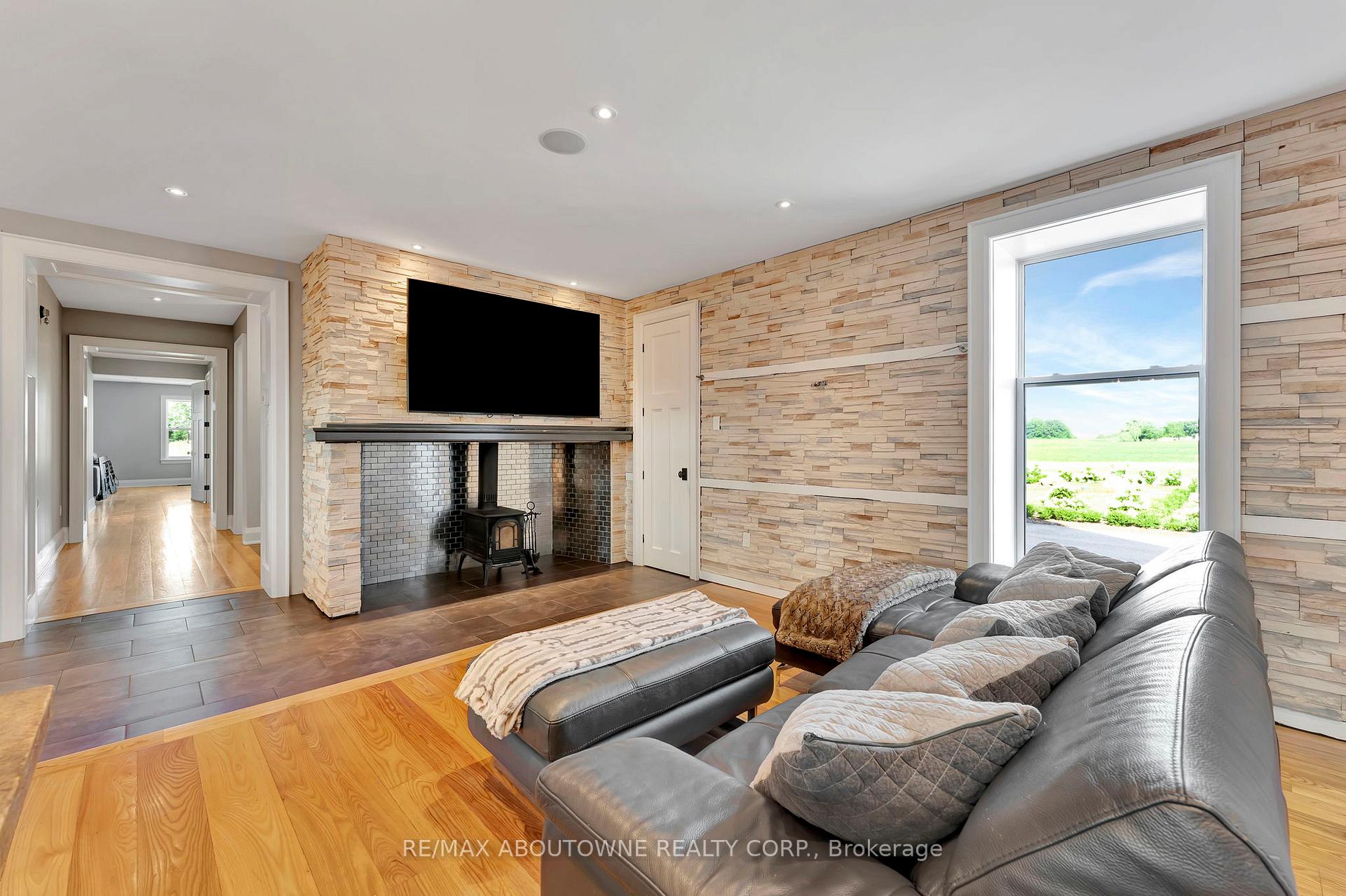 Photo 19 of 8301 Leeming Road, Hamilton, Mount Hope — HOMEH