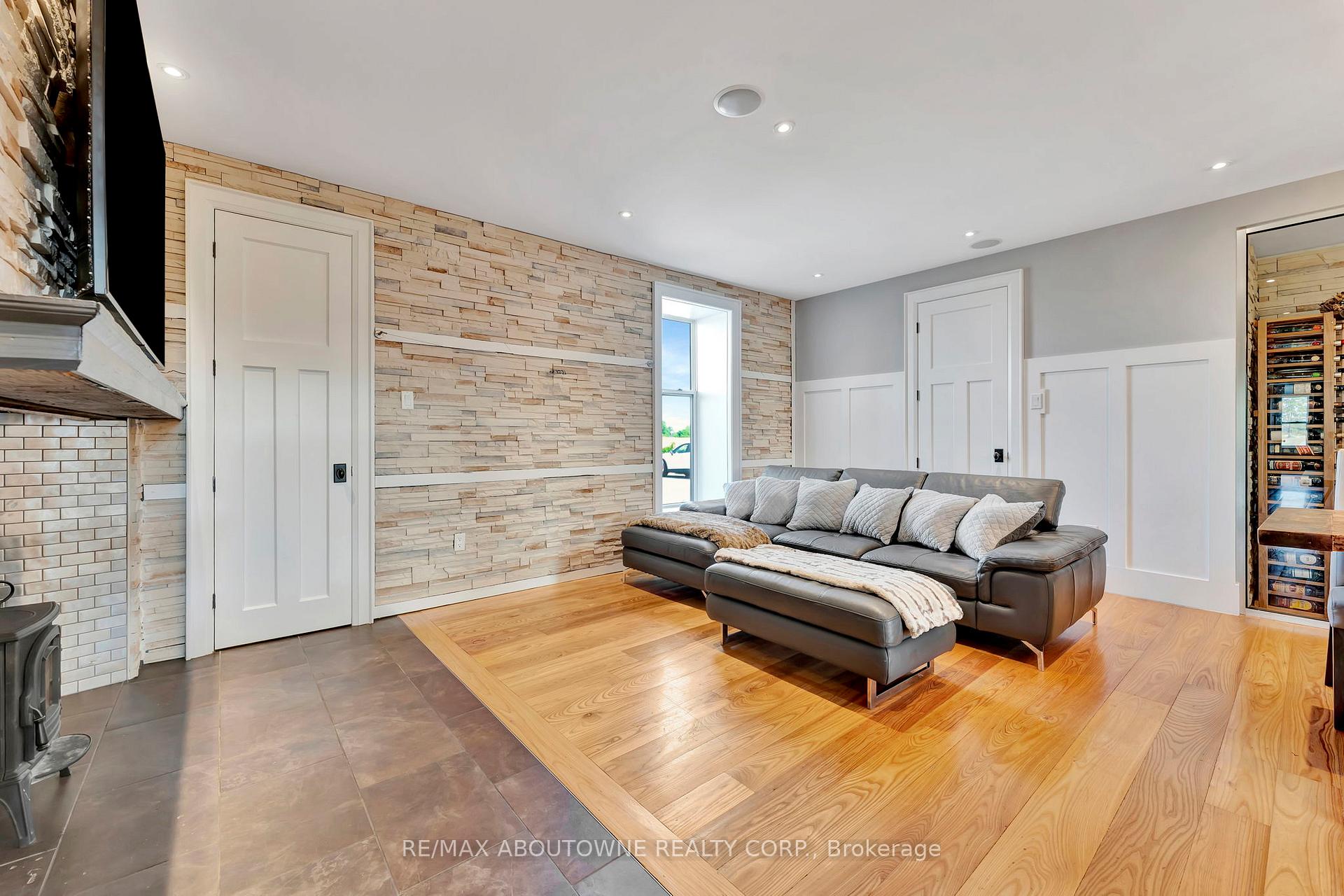 Photo 20 of 8301 Leeming Road, Hamilton, Mount Hope — HOMEH