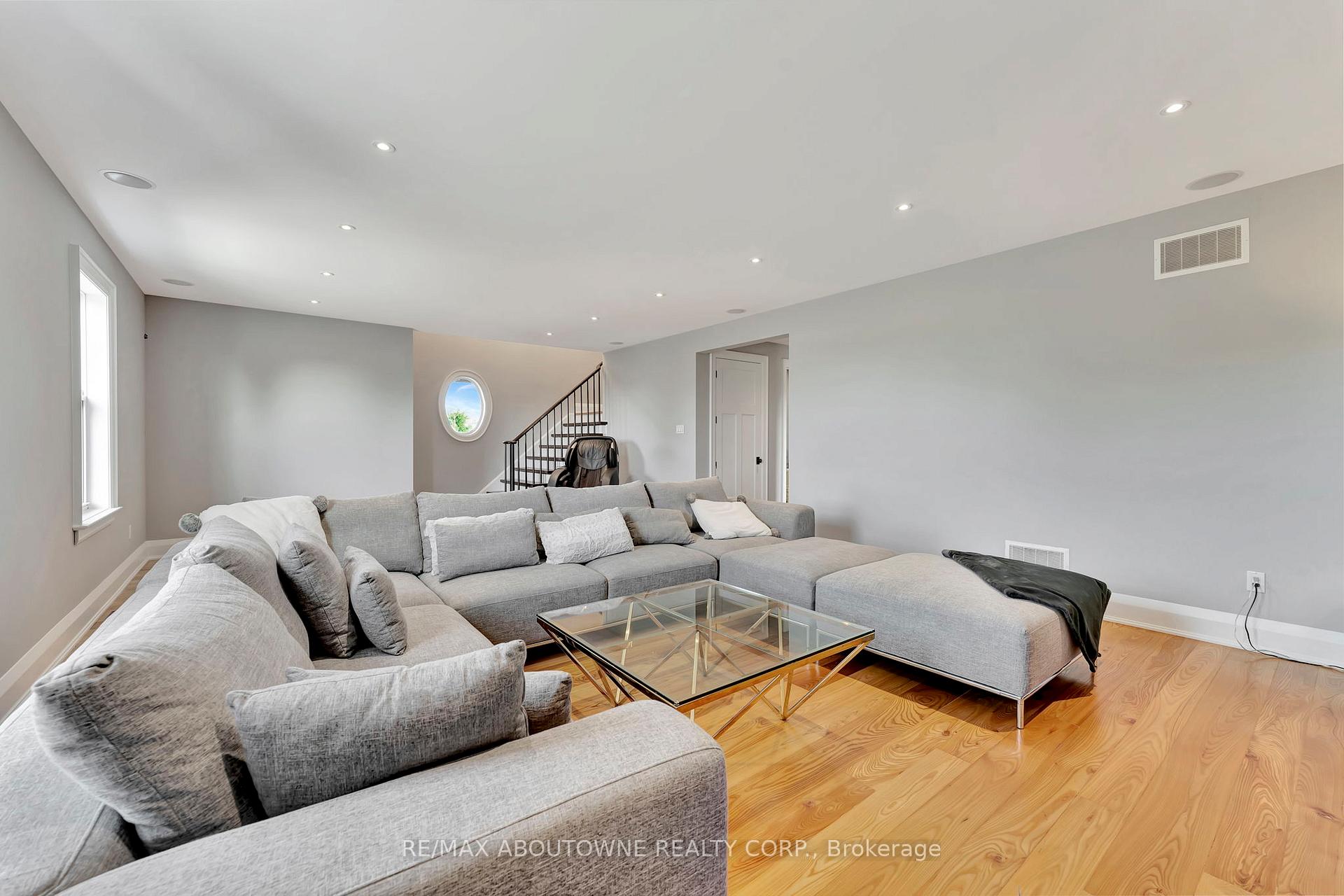 Photo 29 of 8301 Leeming Road, Hamilton, Mount Hope — HOMEH