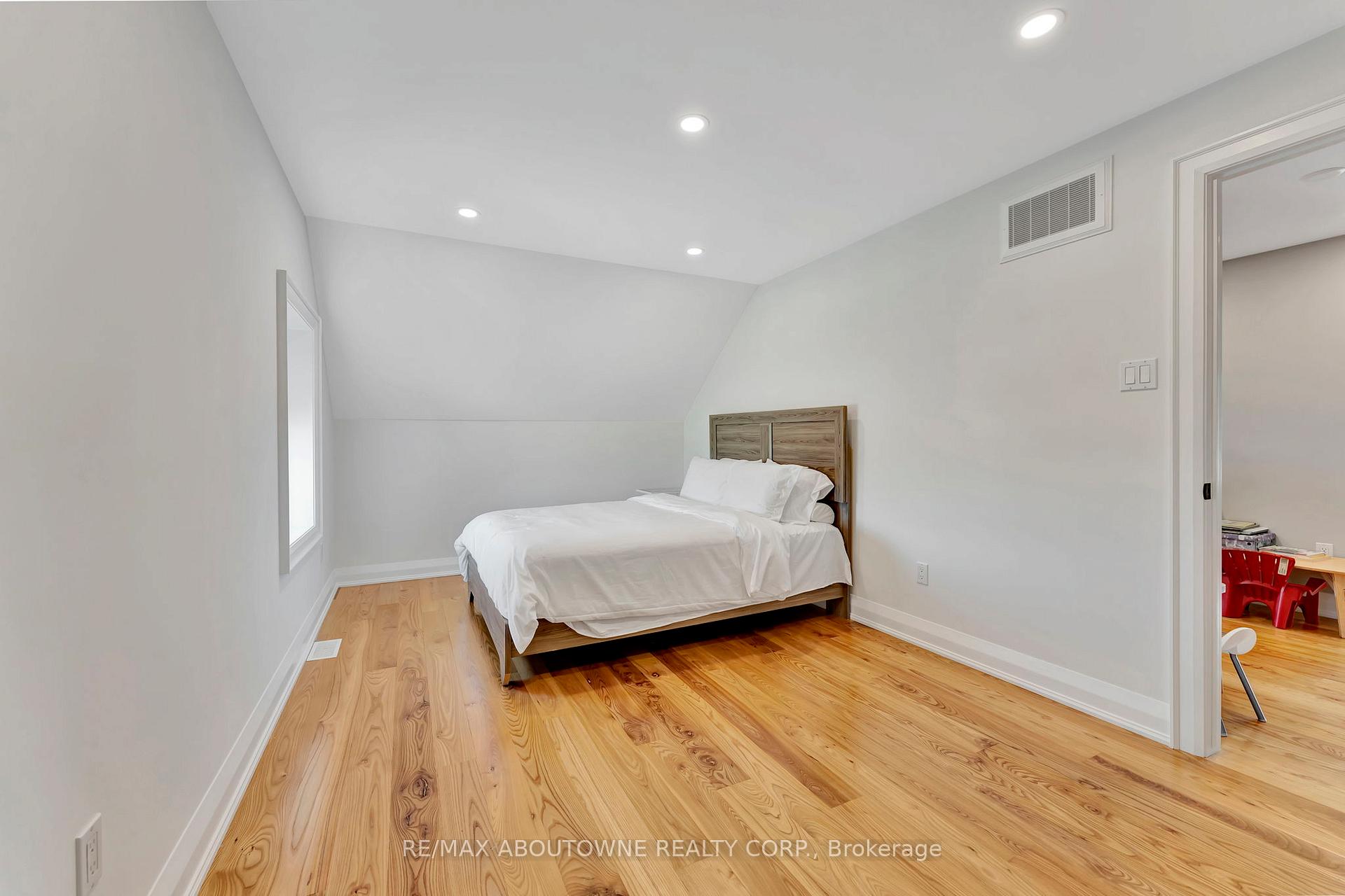 Photo 41 of 8301 Leeming Road, Hamilton, Mount Hope — HOMEH