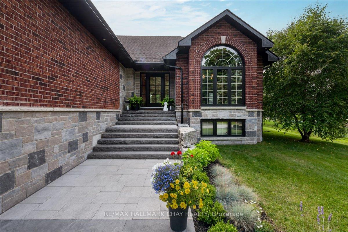 Photo 2 of 32 Forest Hill Drive, Springwater, Midhurst — HOMEH