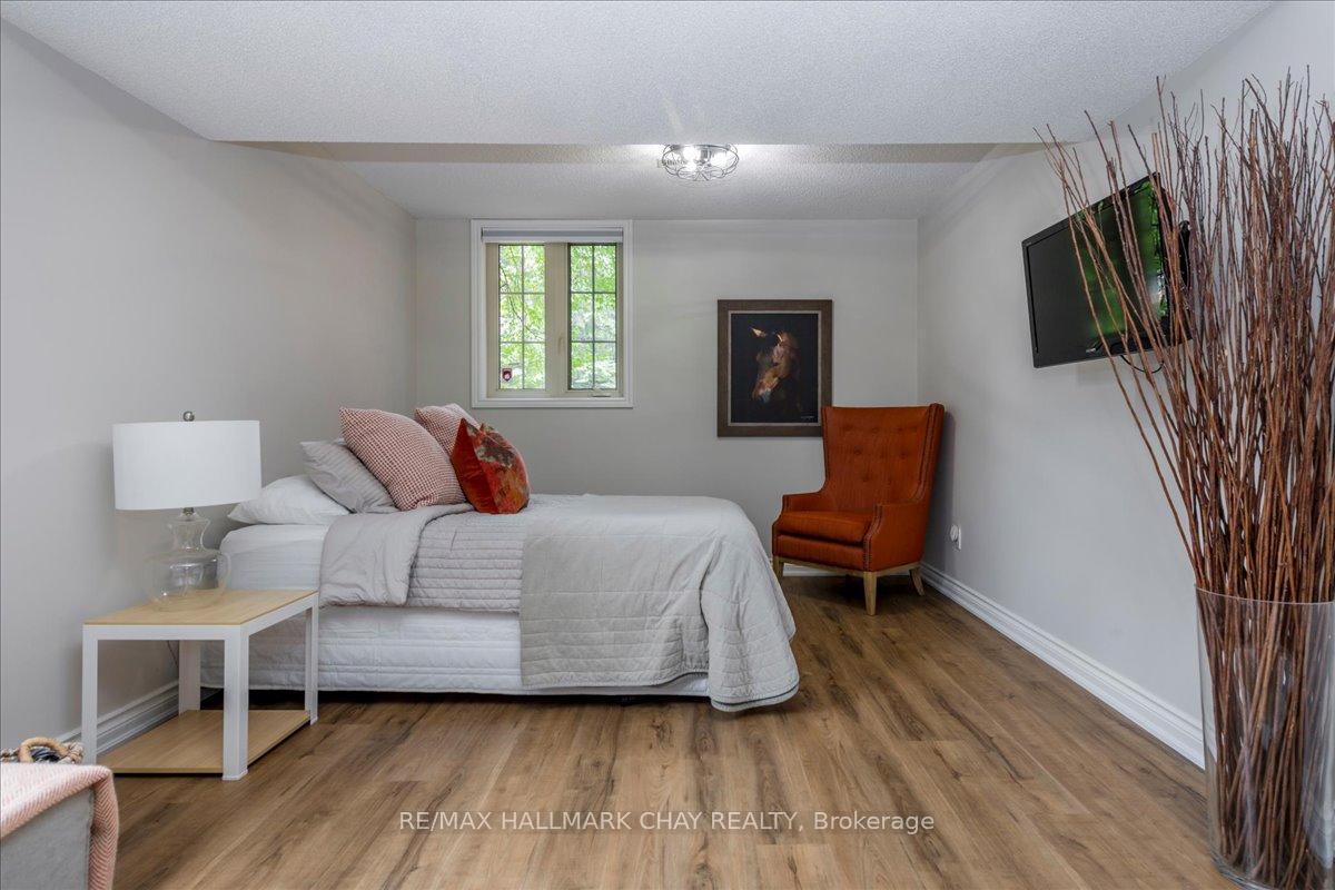 Photo 34 of 32 Forest Hill Drive, Springwater, Midhurst — HOMEH