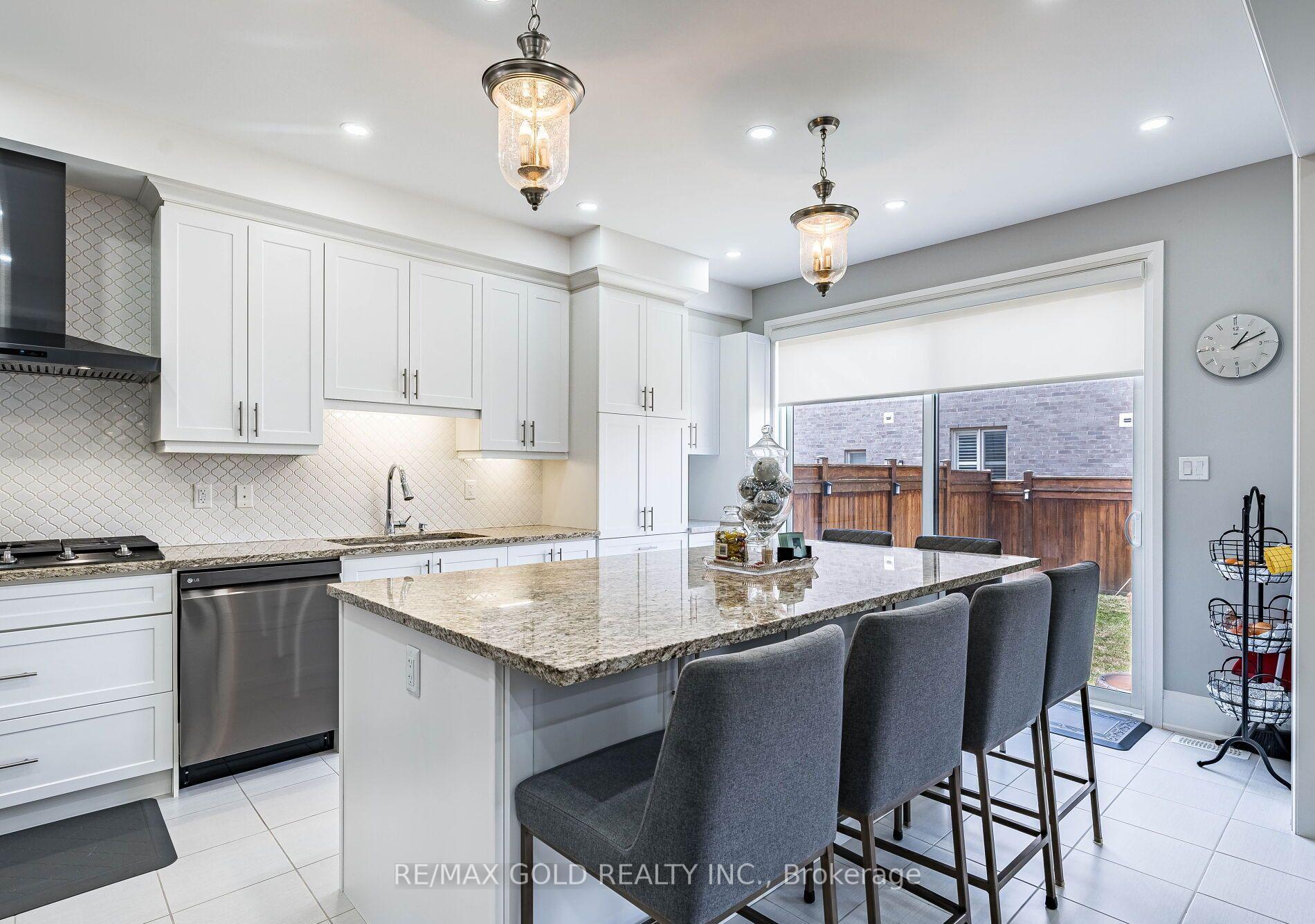 Photo 10 of 220 Eight Avenue, New Tecumseth, Alliston — HOMEH