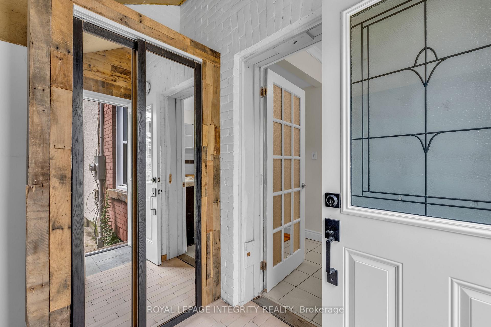 Photo 4 of Unit 2, 111 Spadina Avenue, Ottawa, Hintonburg — HOMEH