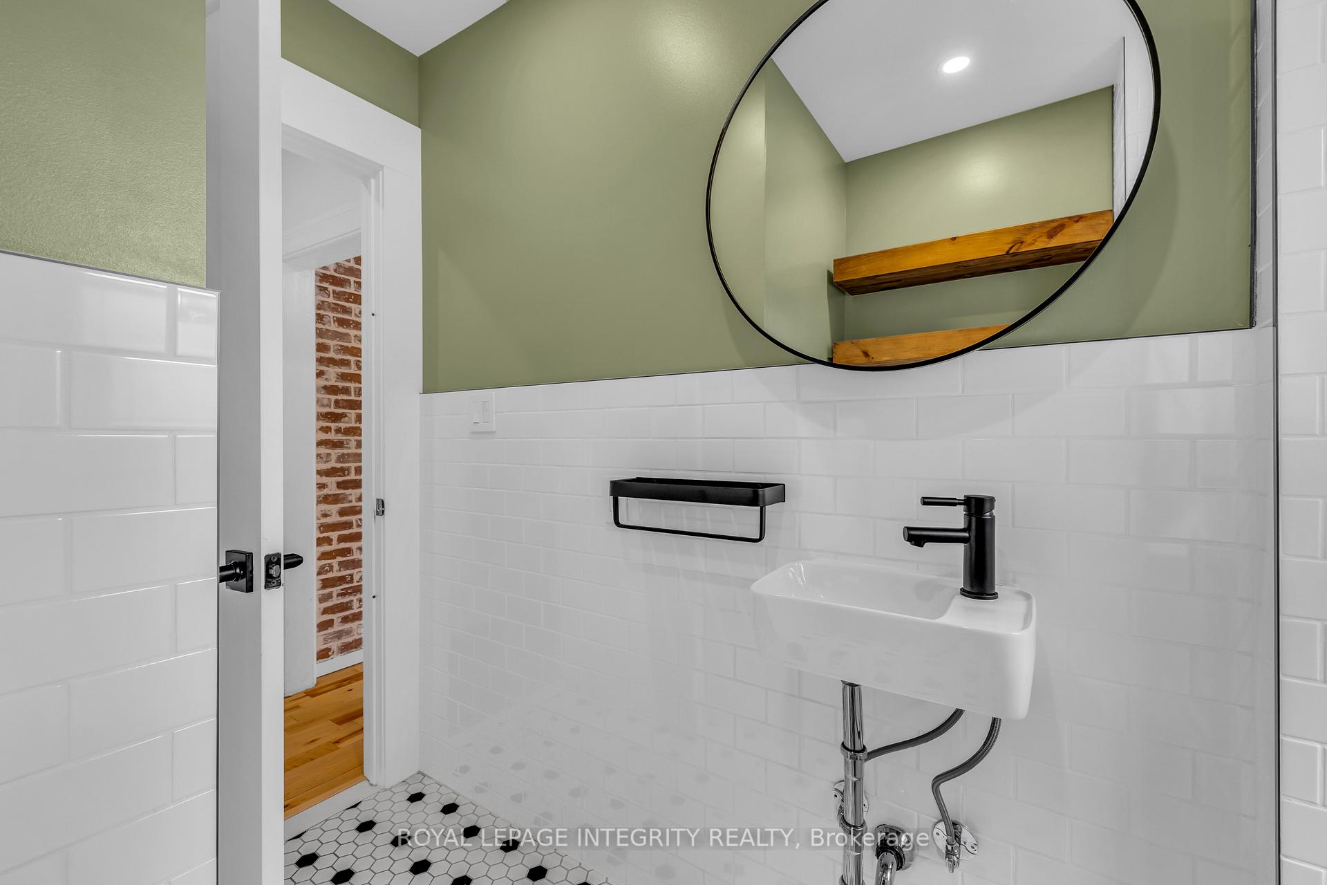 Photo 8 of Unit 2, 111 Spadina Avenue, Ottawa, Hintonburg — HOMEH