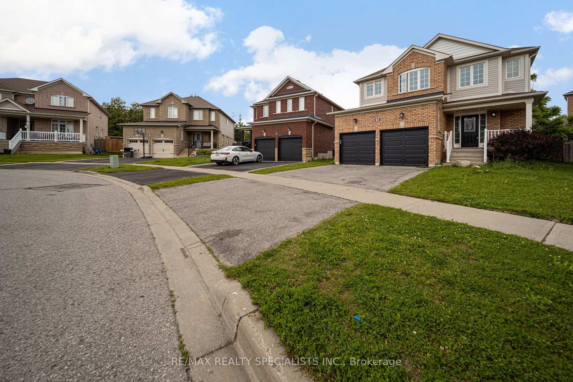 Photo 4 of 91 Laprade Square, Clarington, Bowmanville — HOMEH