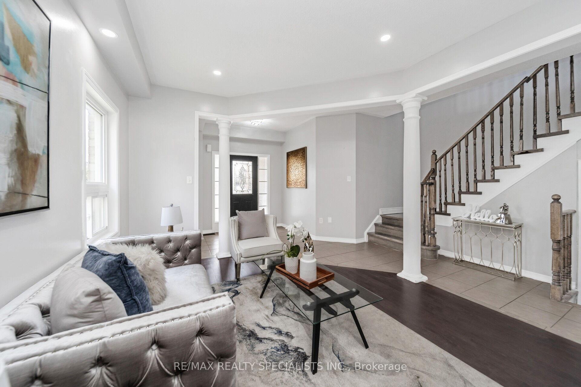 Photo 12 of 91 Laprade Square, Clarington, Bowmanville — HOMEH