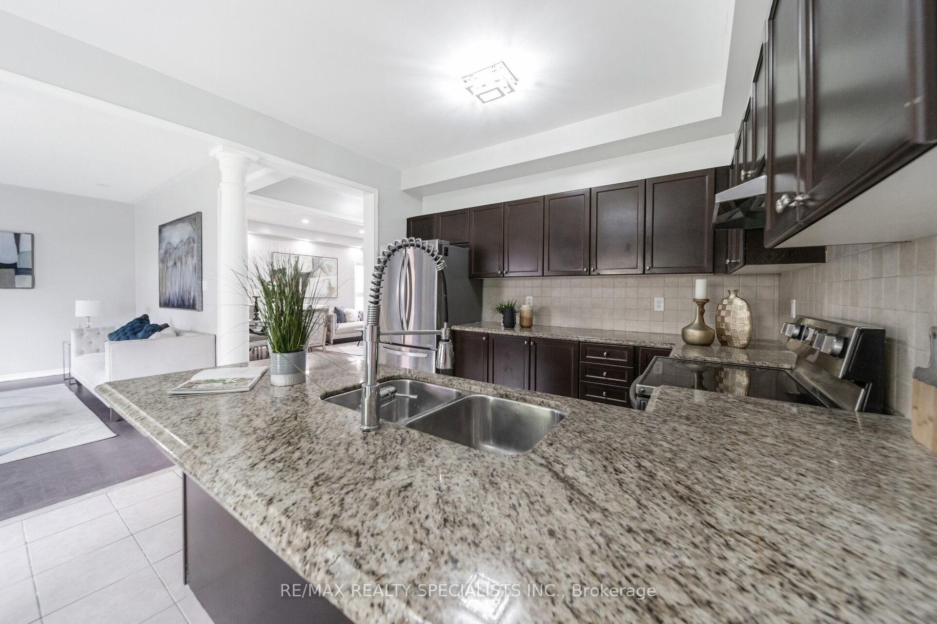 Photo 21 of 91 Laprade Square, Clarington, Bowmanville — HOMEH