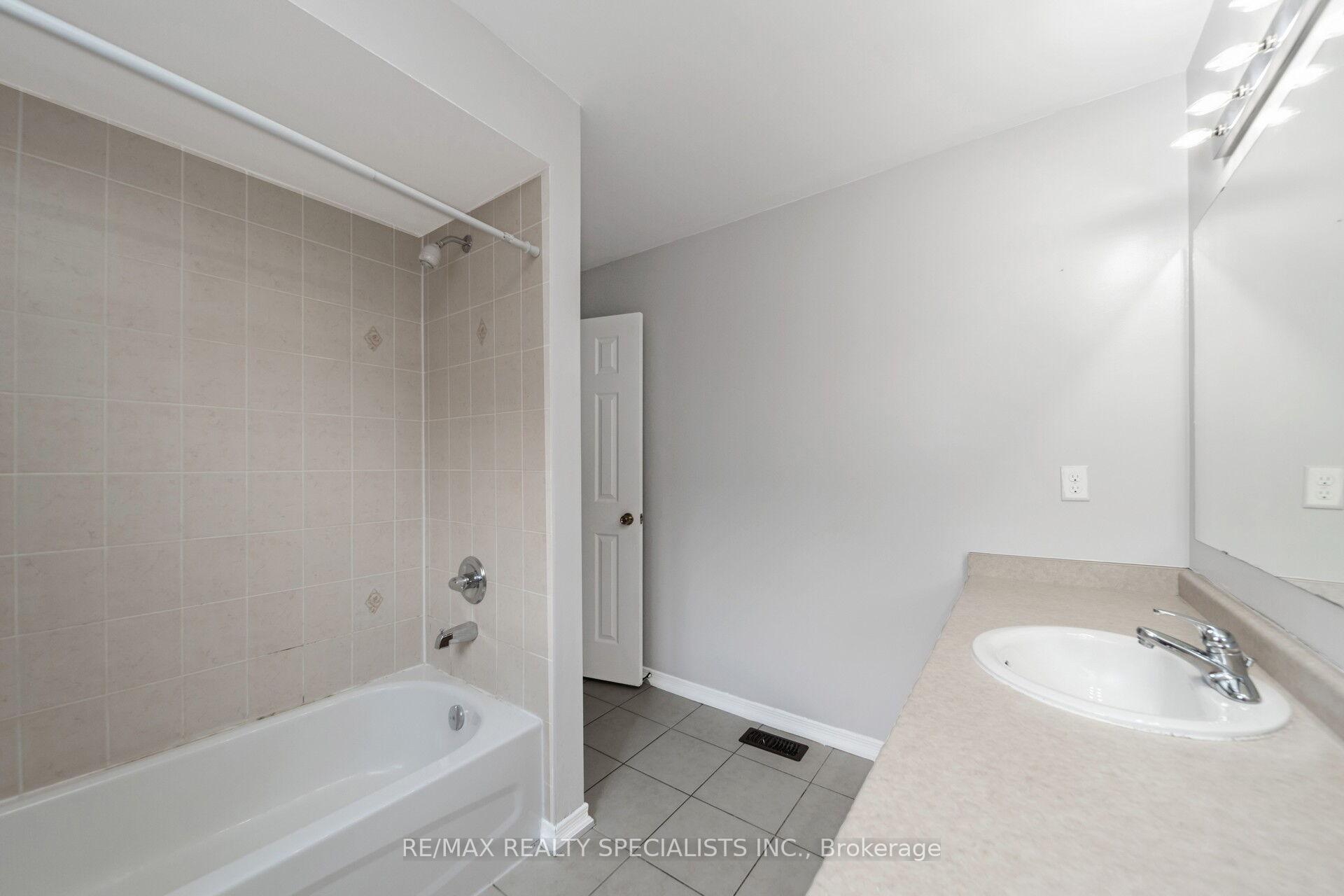 Photo 38 of 91 Laprade Square, Clarington, Bowmanville — HOMEH