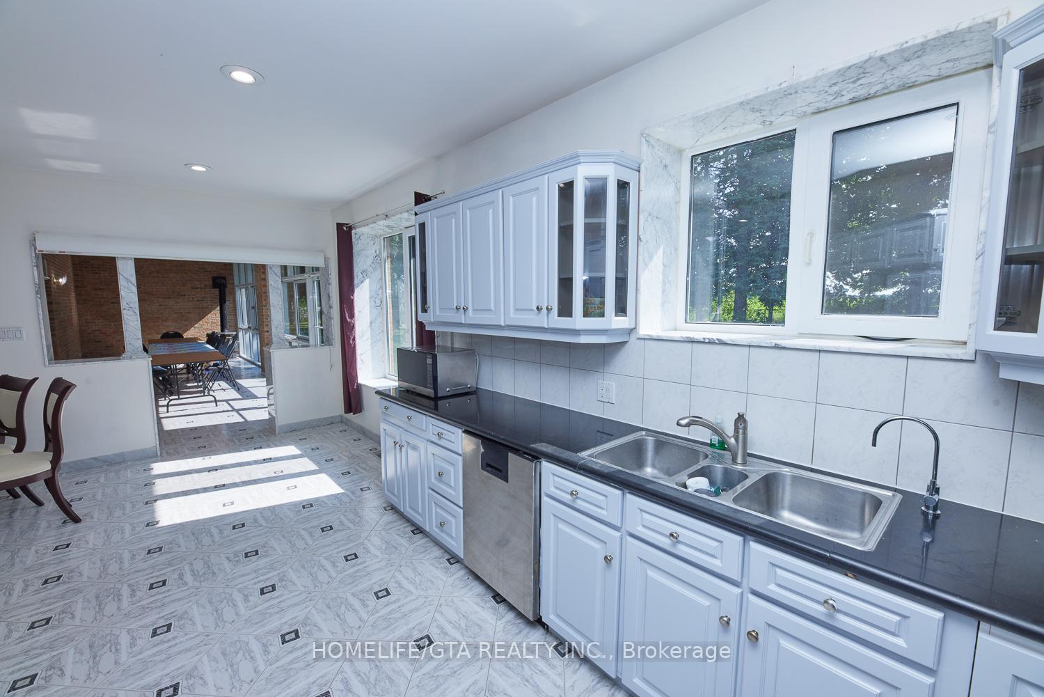 Photo 3 of Unit Main Floor, 12331 Weston Road, Vaughan, Kleinburg — HOMEH
