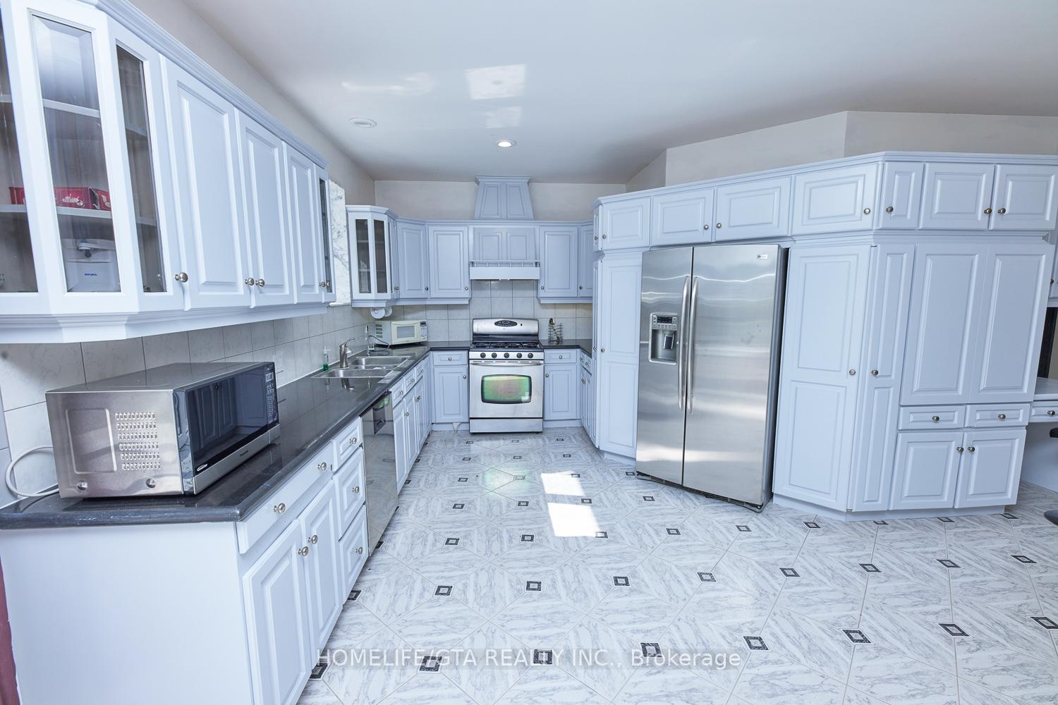 Photo 5 of Unit Main Floor, 12331 Weston Road, Vaughan, Kleinburg — HOMEH