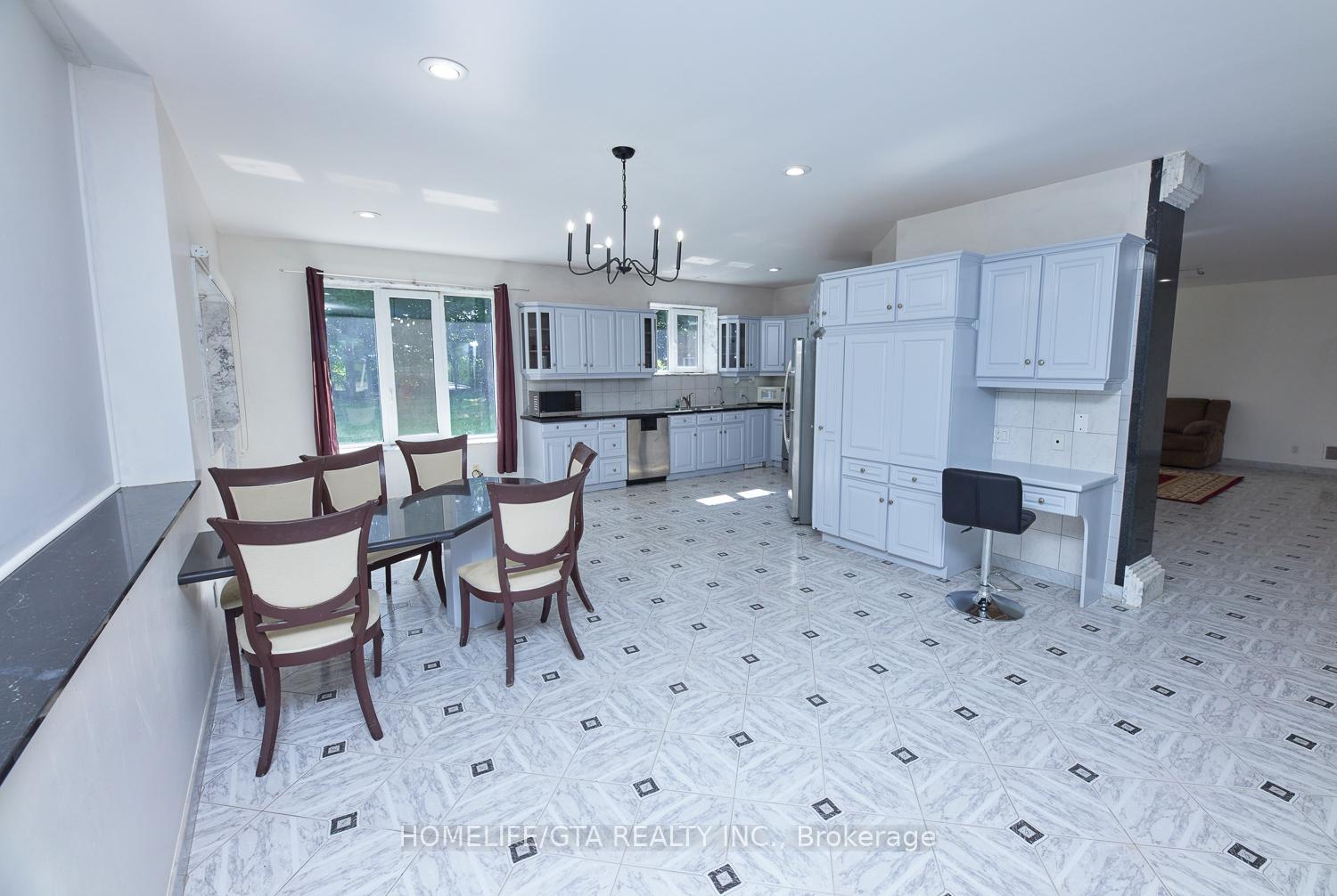Photo 7 of Unit Main Floor, 12331 Weston Road, Vaughan, Kleinburg — HOMEH