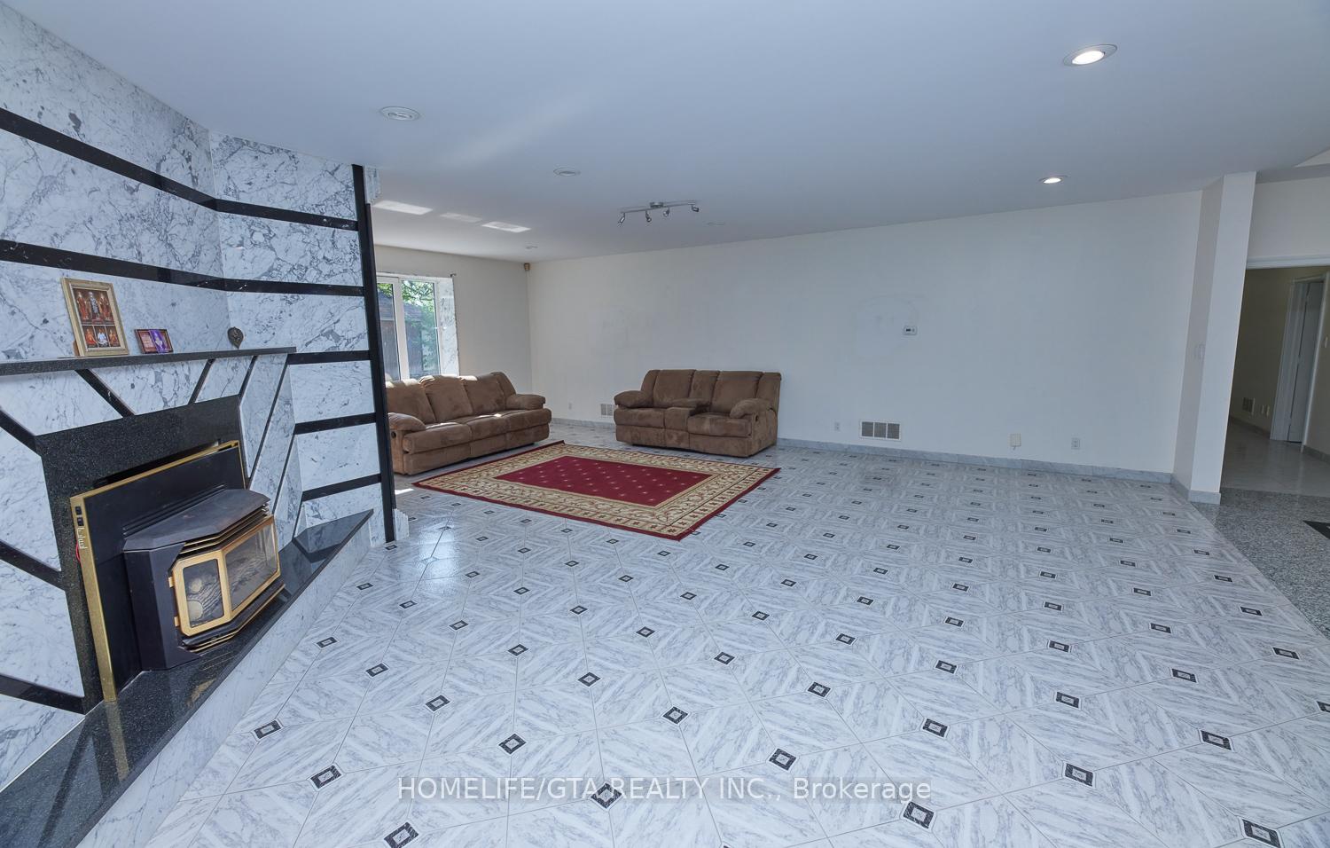 Photo 12 of Unit Main Floor, 12331 Weston Road, Vaughan, Kleinburg — HOMEH